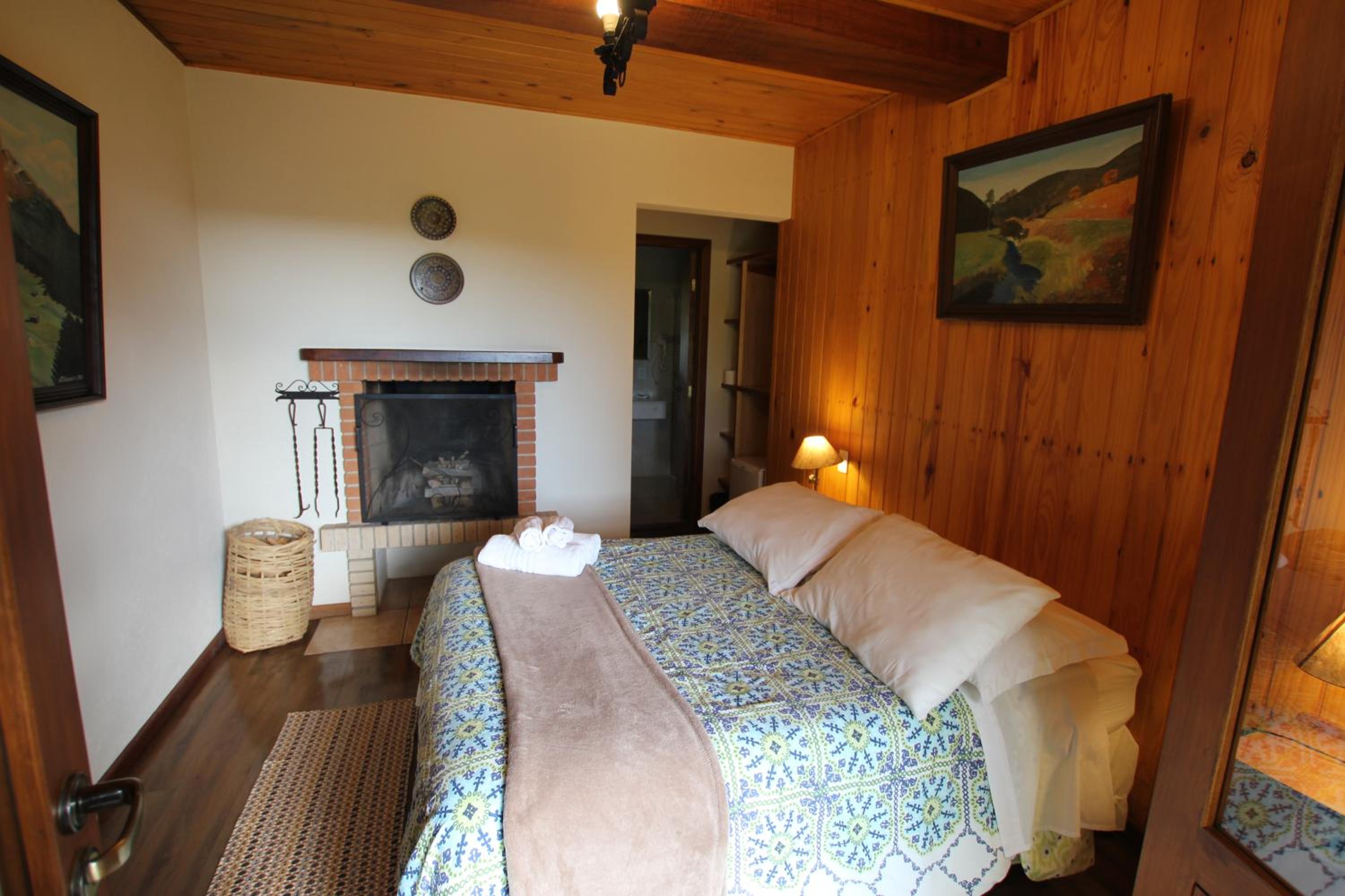 Double Room with Hot Tub and Fireplace