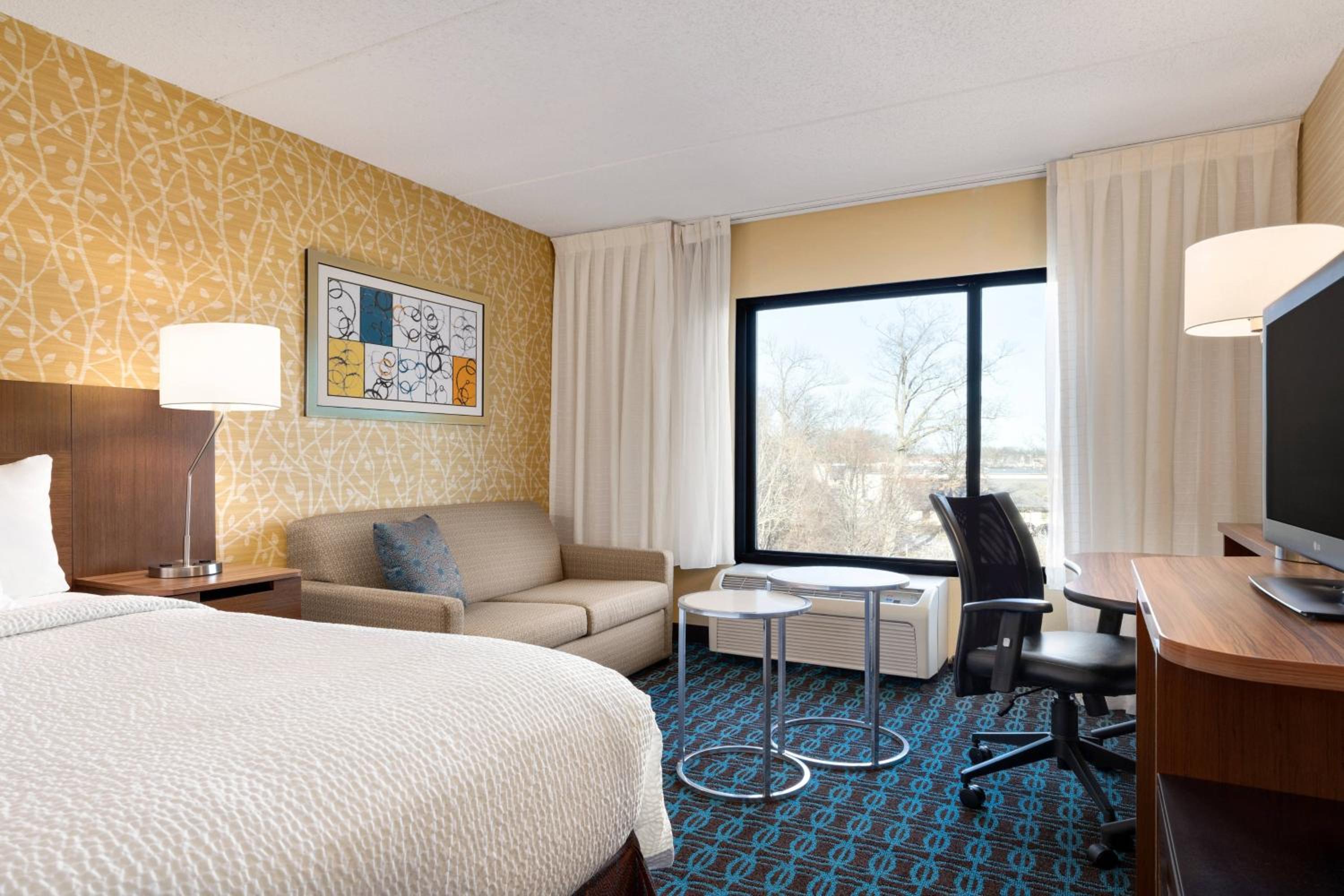King Room with Sofa Bed - Photo 1