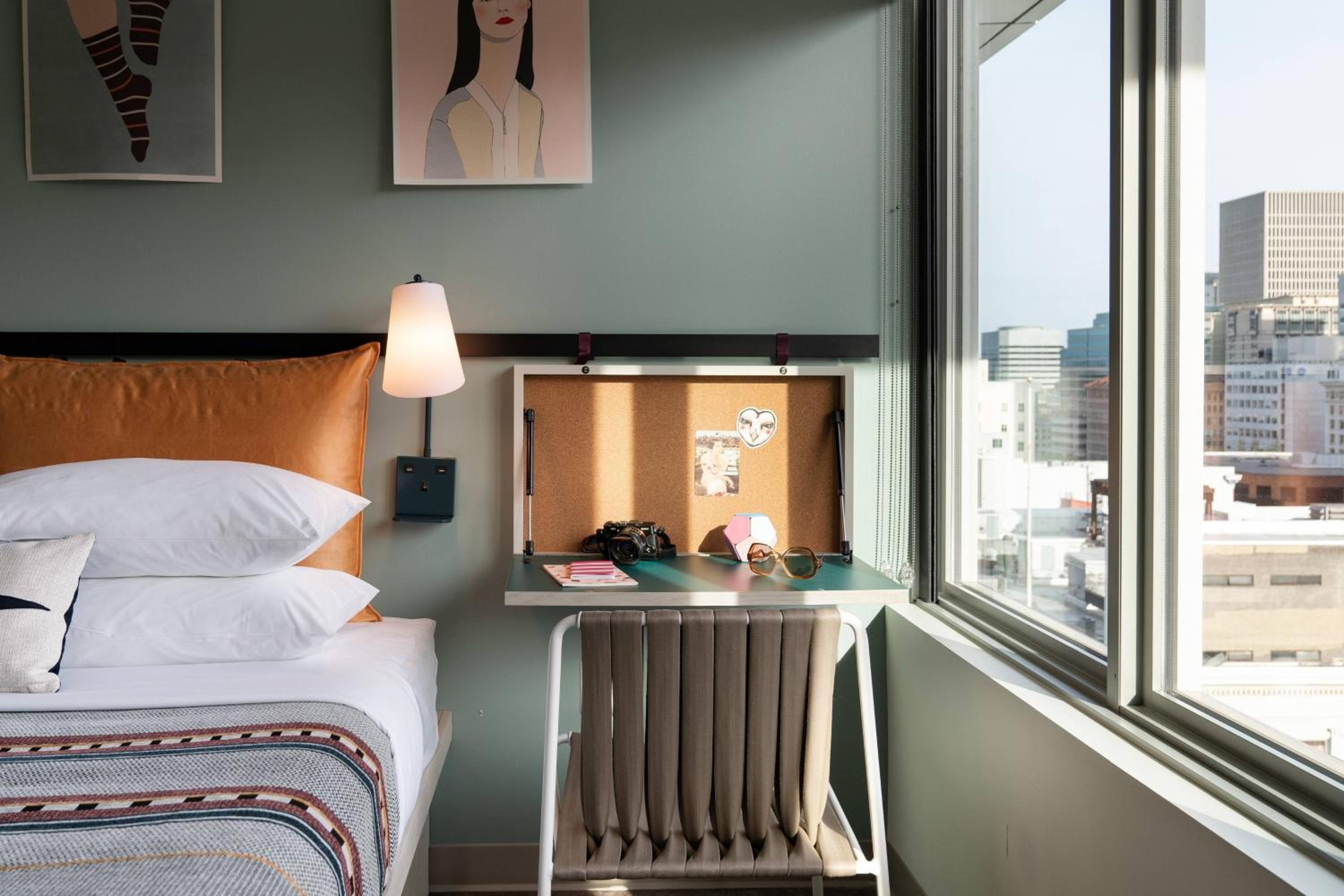 Standard King Room - Photo 7