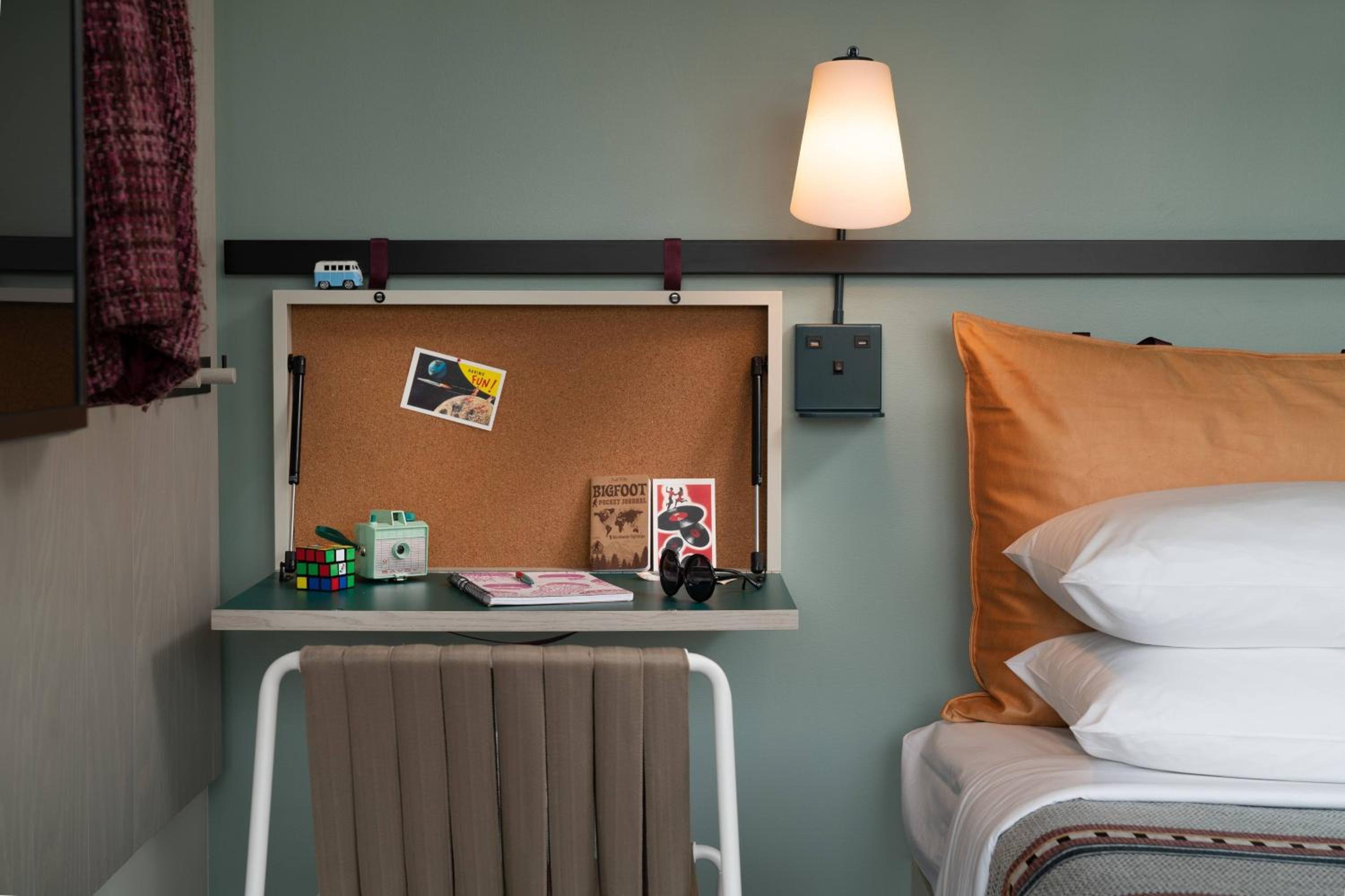 Standard King Room - Photo 9