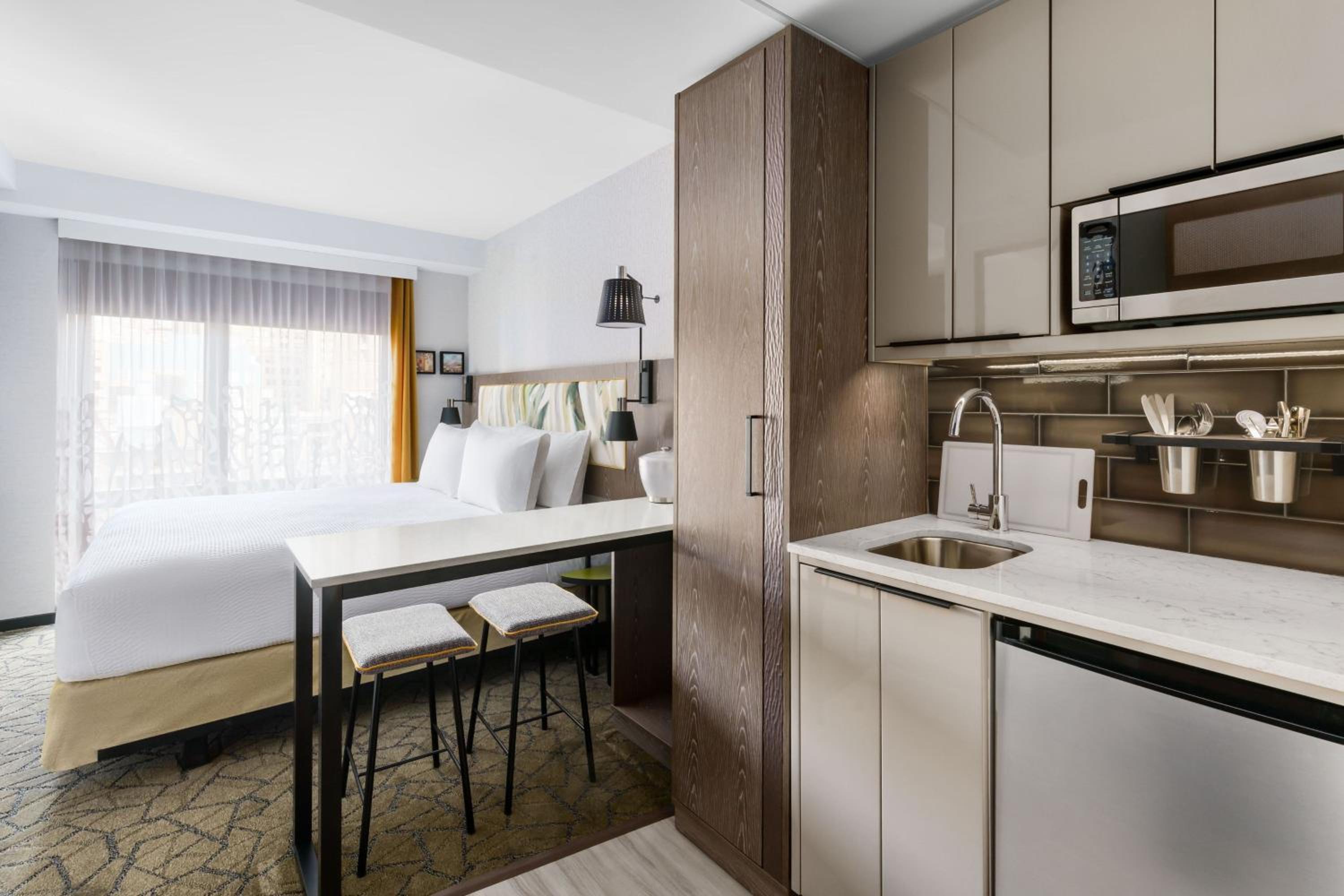 Studio King, Balcony, Mini Kitchenette, 1 King