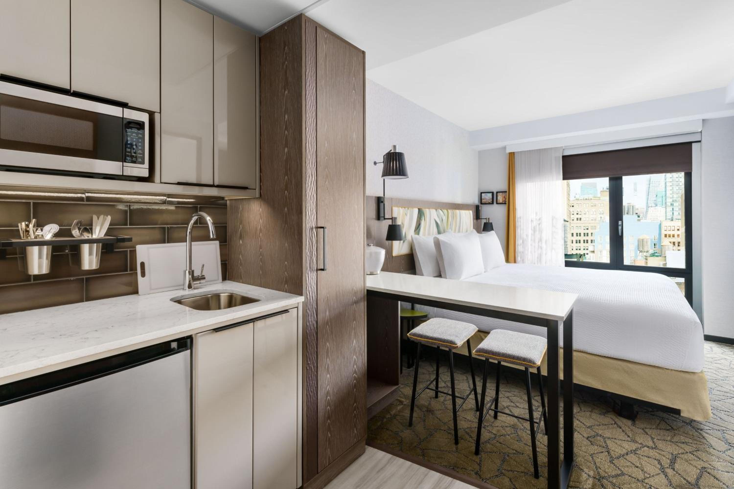 Studio City View with Mini Kitchenette, 1 King