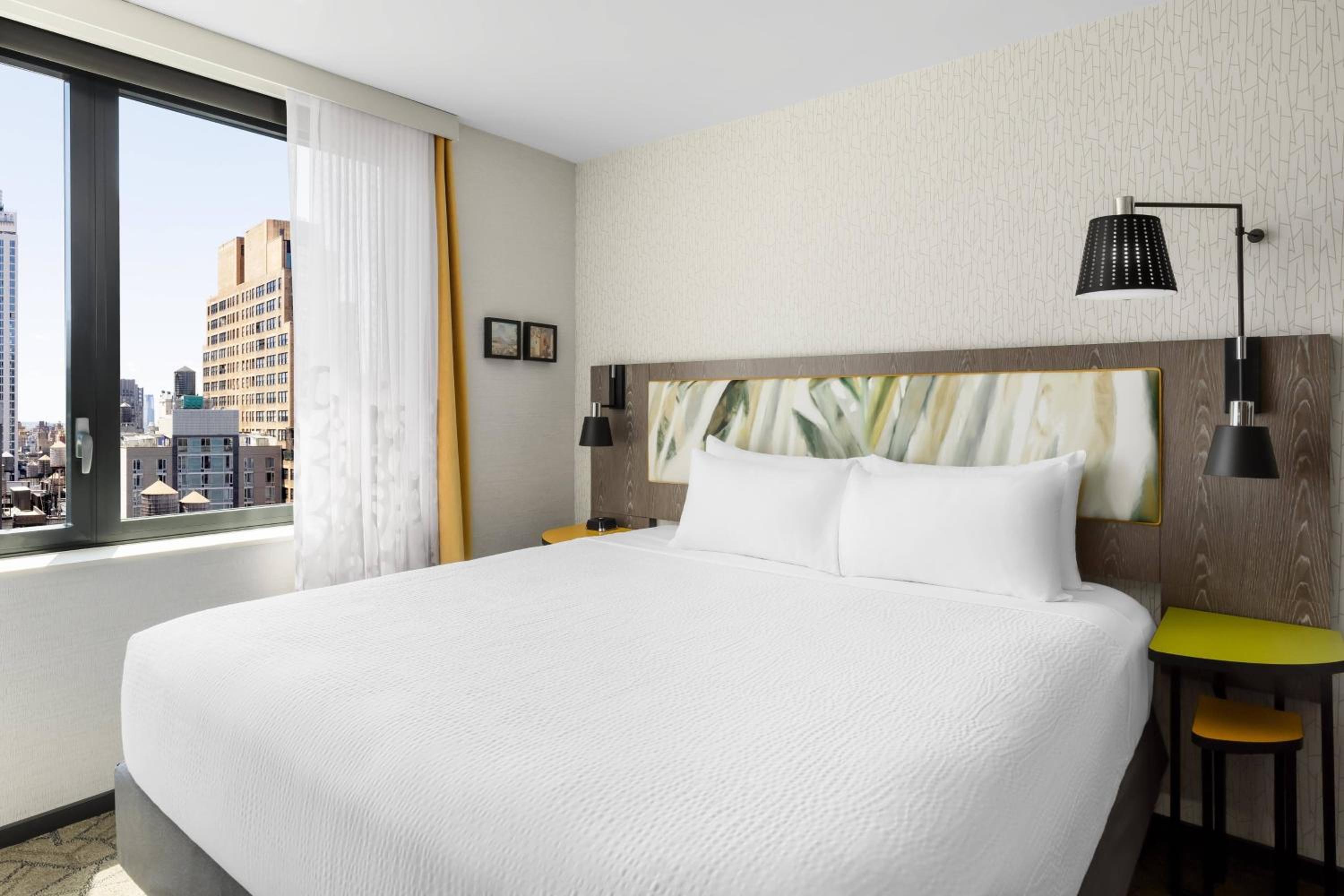Studio City View with Full Kitchenette, 1 King