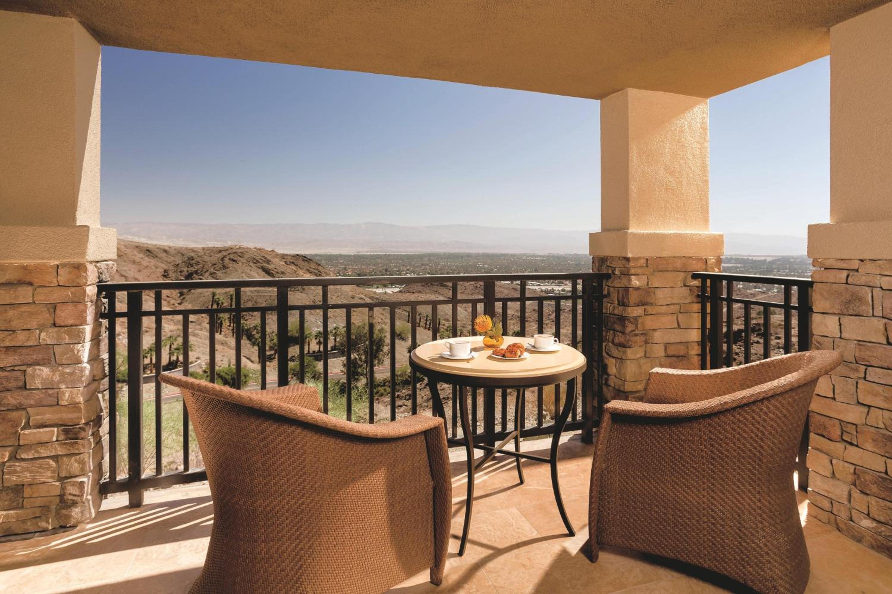 One-Bedroom Suite - Photo 7