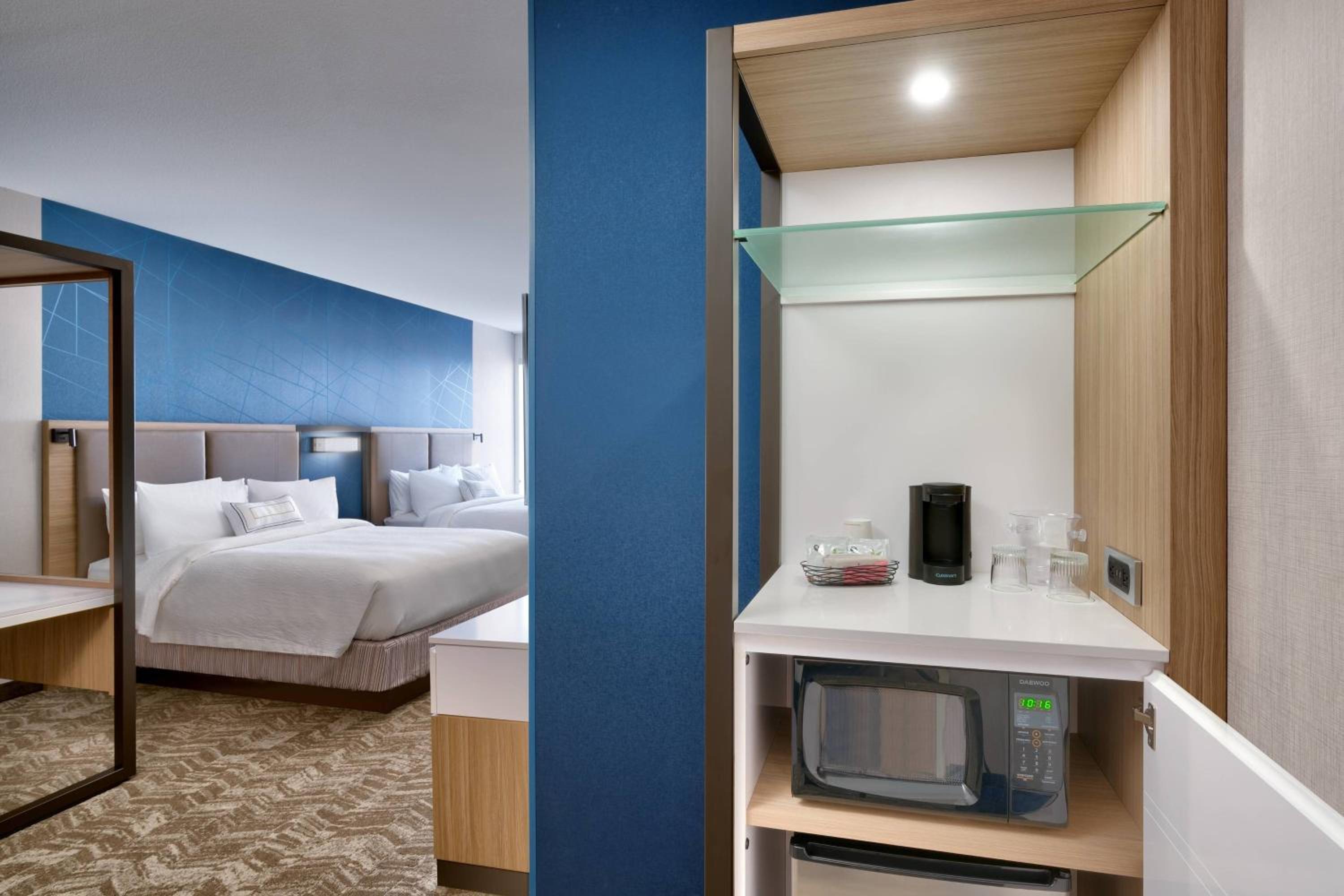 Queen Suite with 2 Queen Beds - Trundle Bed - Photo 1