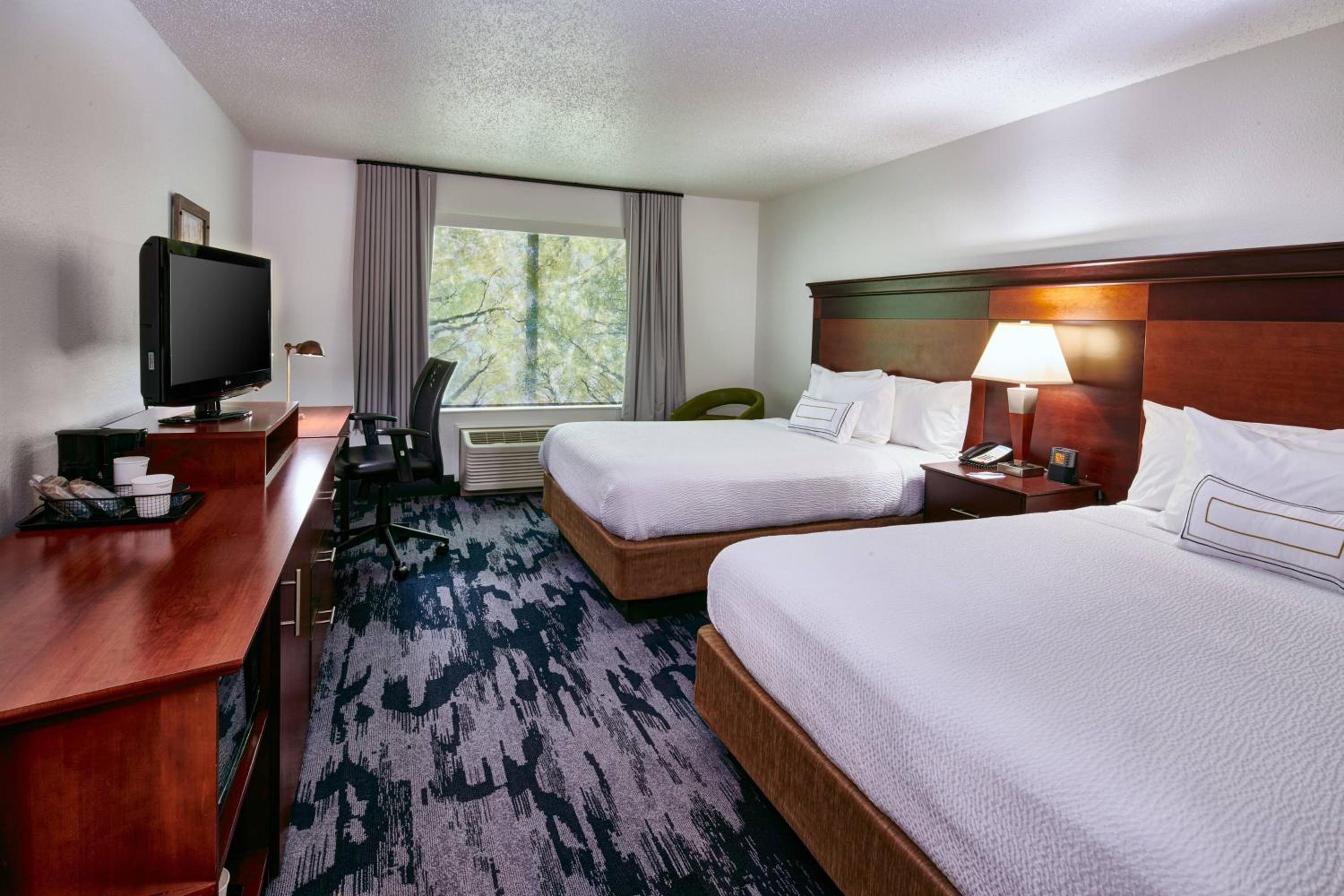 Queen Room with Two Queen Beds - Photo 1