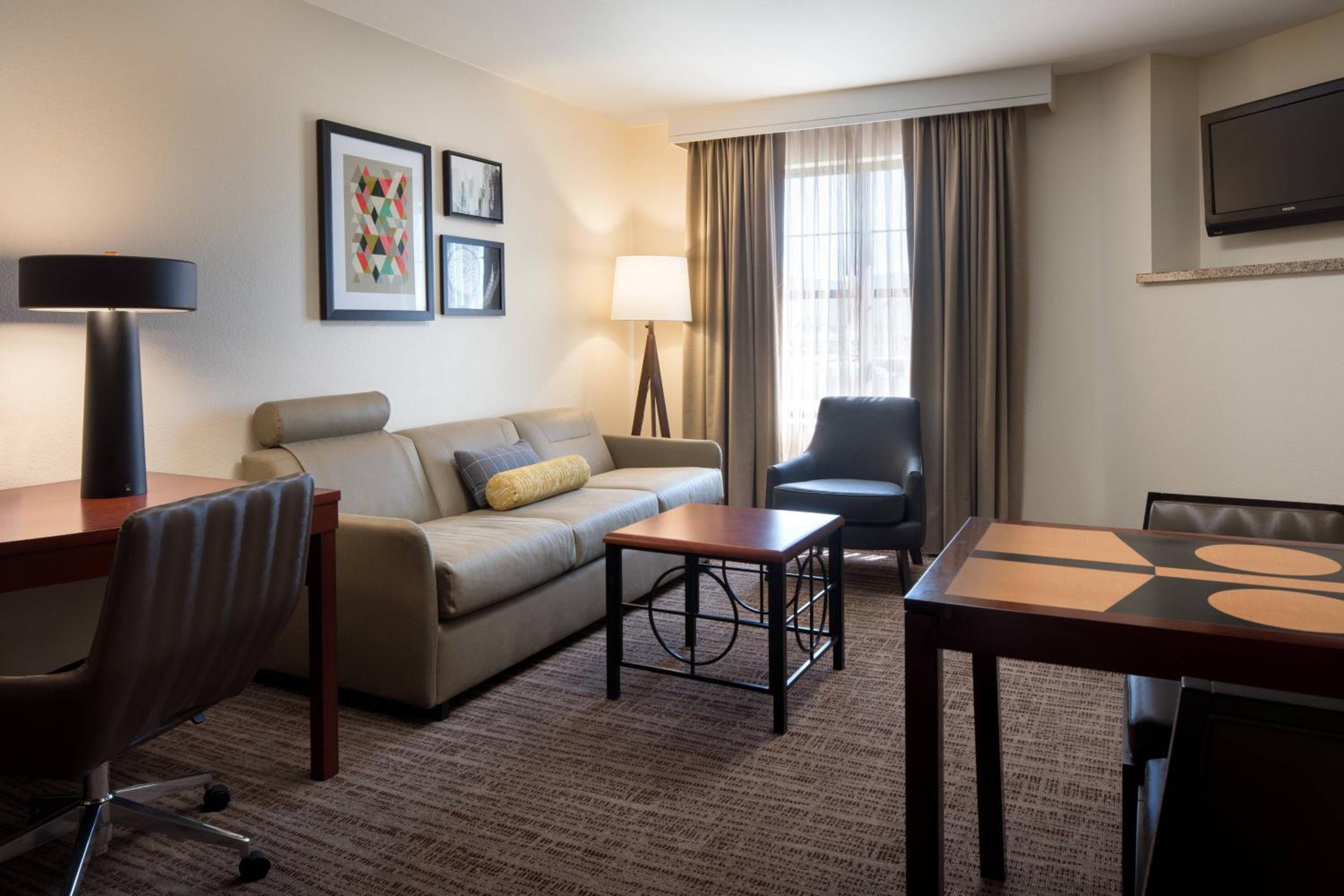 One-Bedroom Suite with Two Queen Beds and Sofa Bed - Photo 5