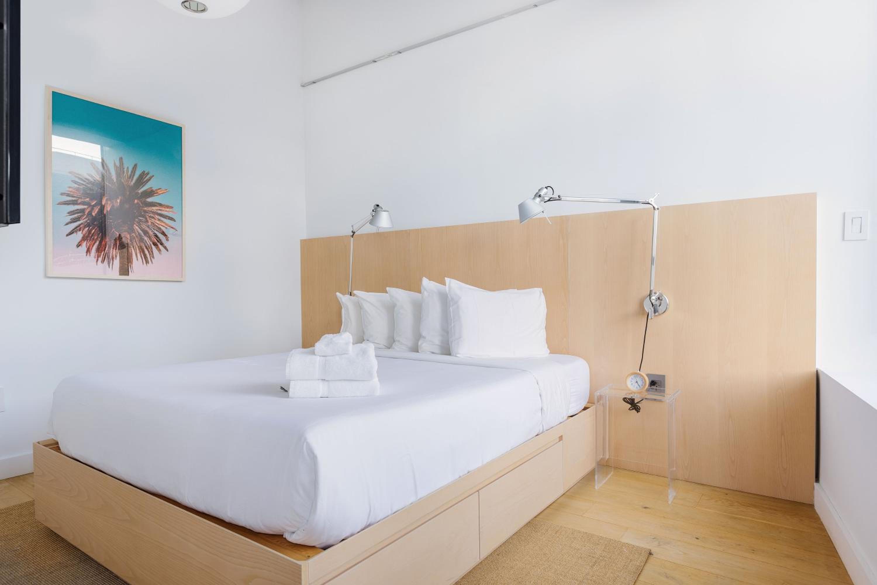 Premium One Bedroom Sky thumbnail 5
