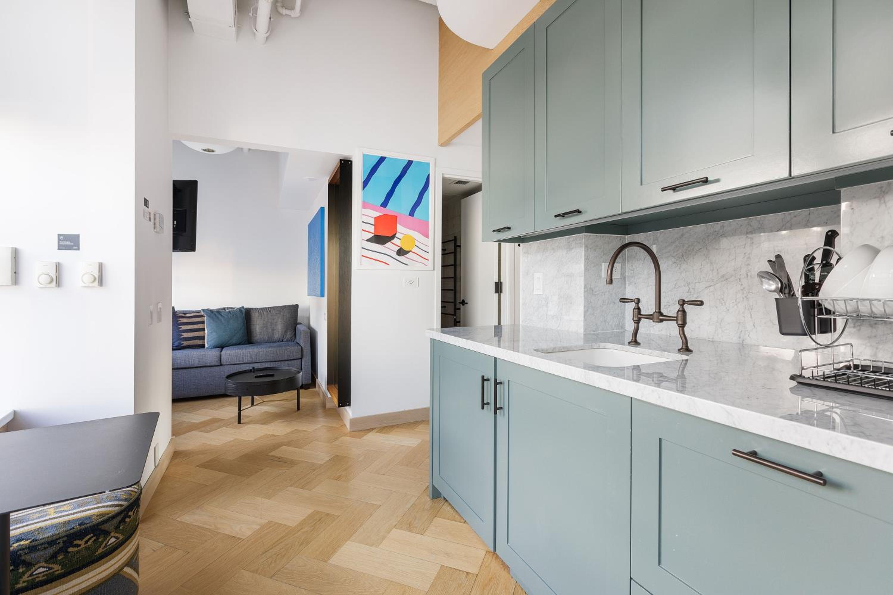 Premium One Bedroom Sky thumbnail 6