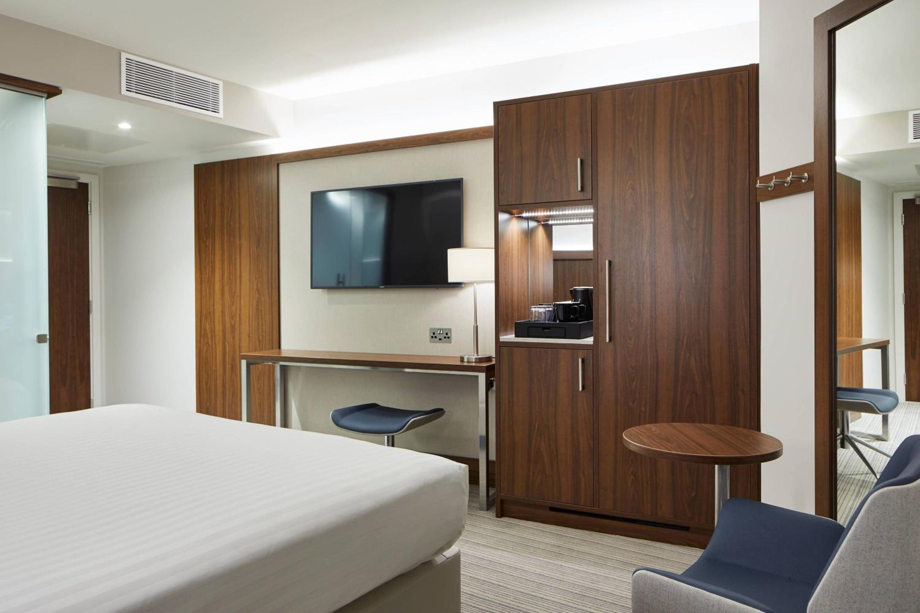 Standard King Room - Photo 3
