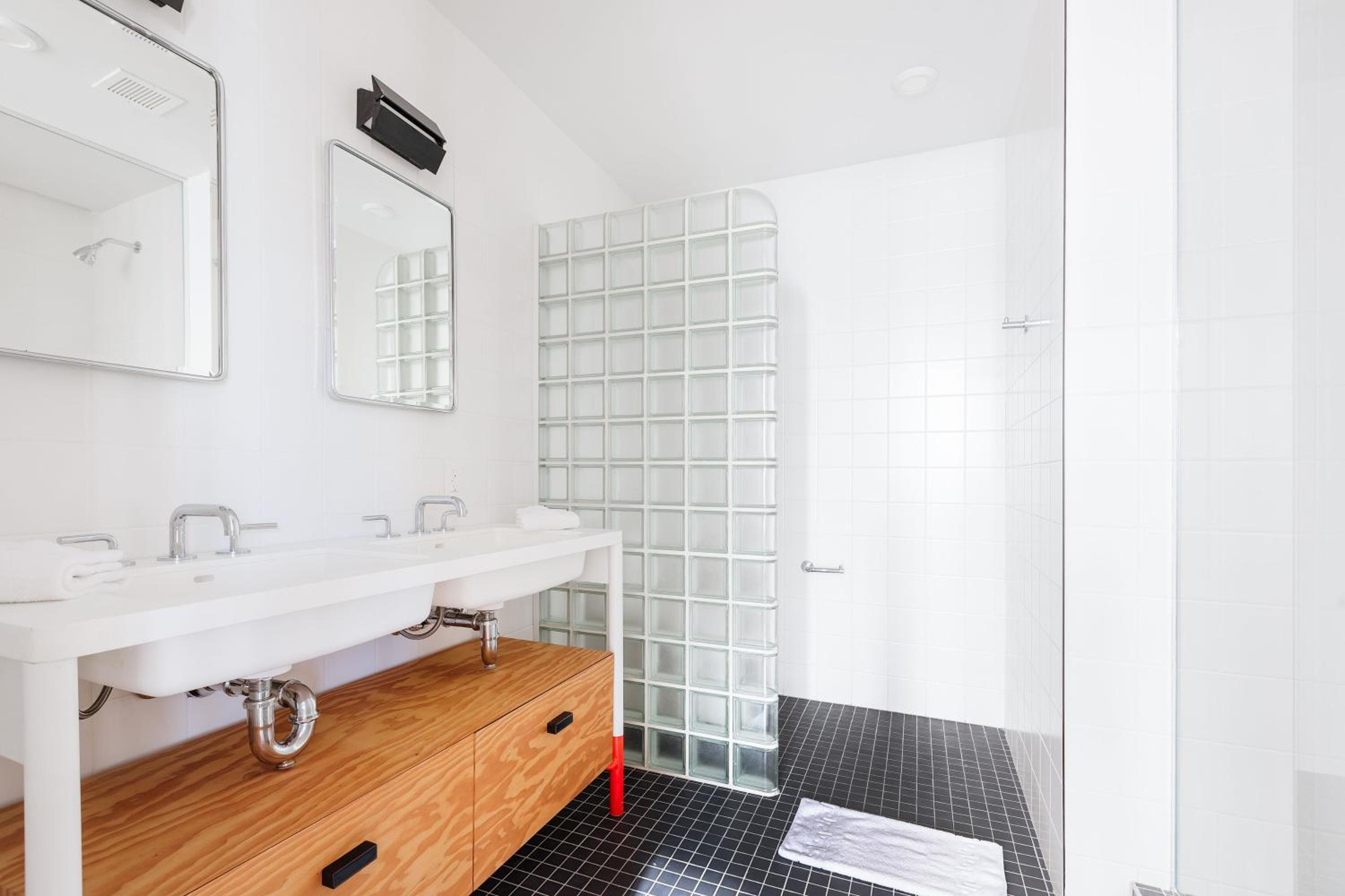 Premium Two Bedroom Sky thumbnail 5