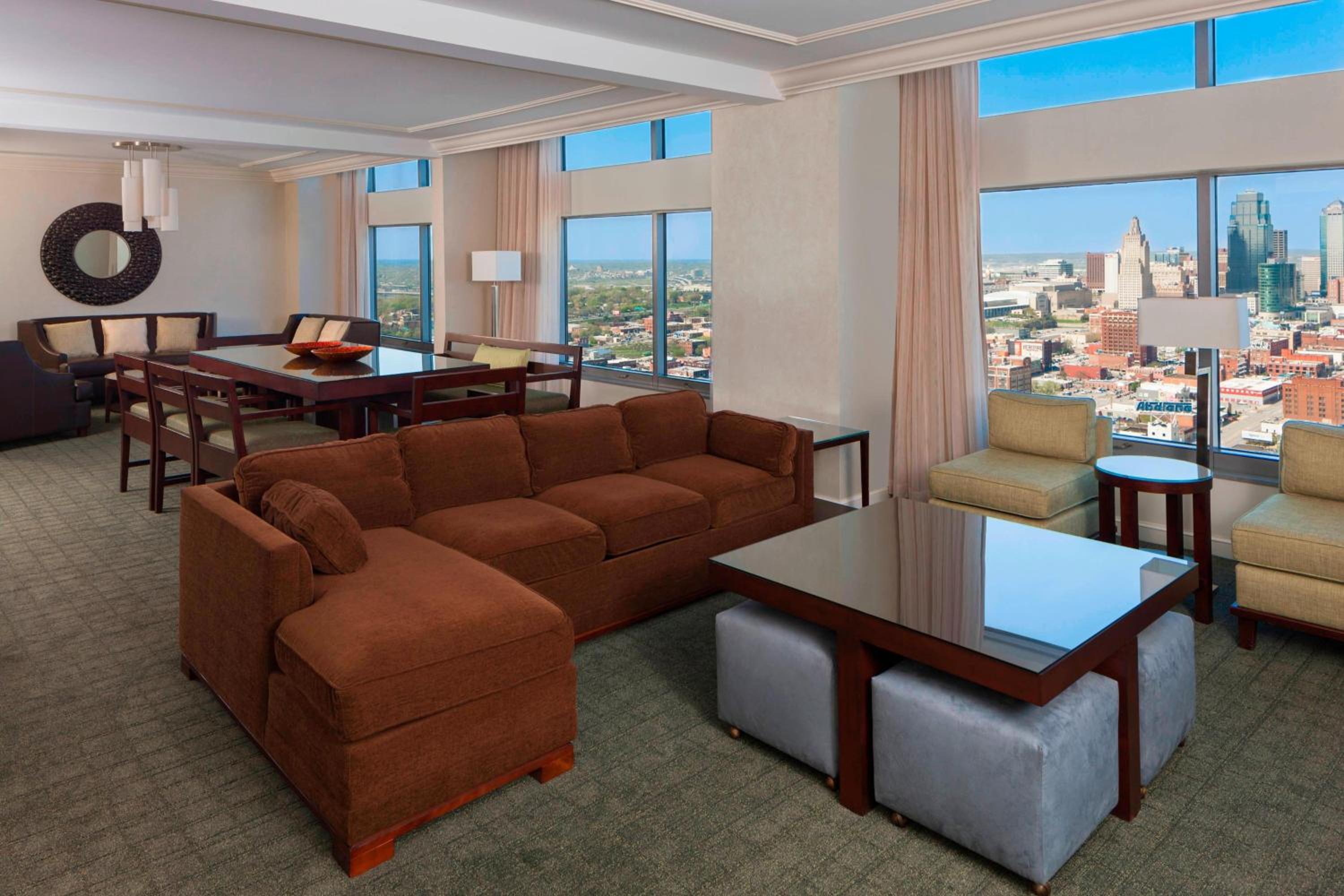 Luxury Suite, Club Level, 1 Bedroom Presidential Suite - City View