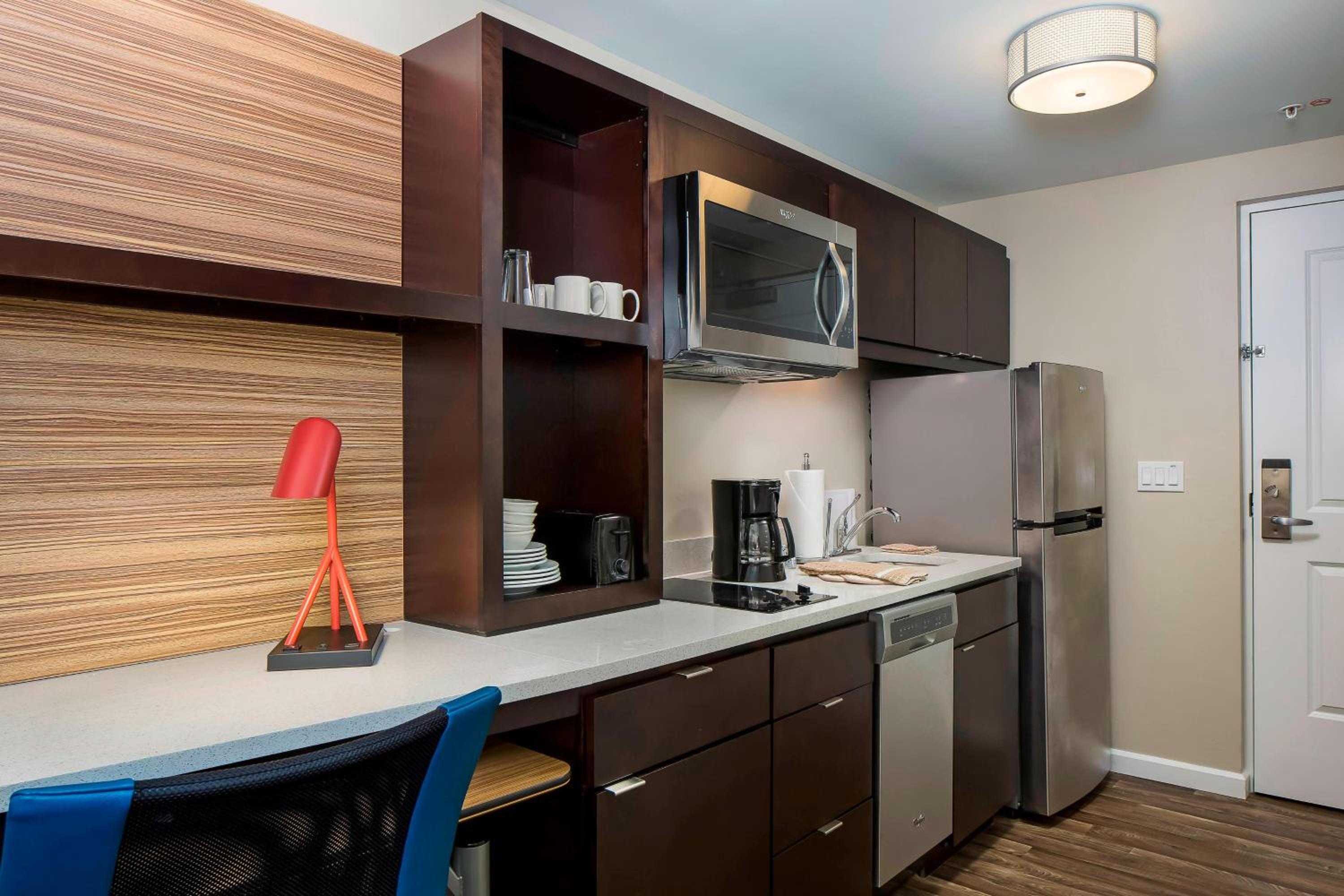 One-Bedroom Queen Suite
