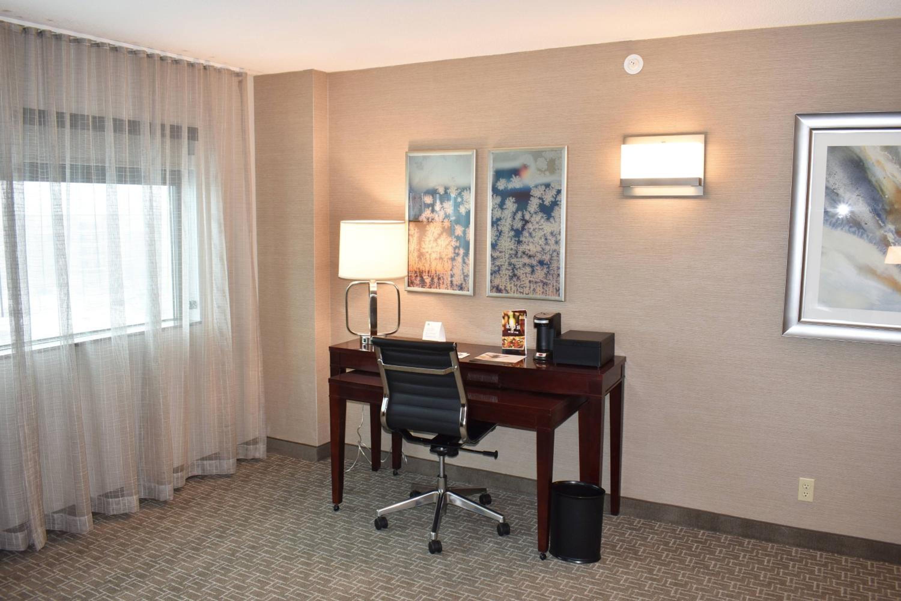 1 Bedroom Larger Suite, 2 Queen, Sofa bed - Photo 9