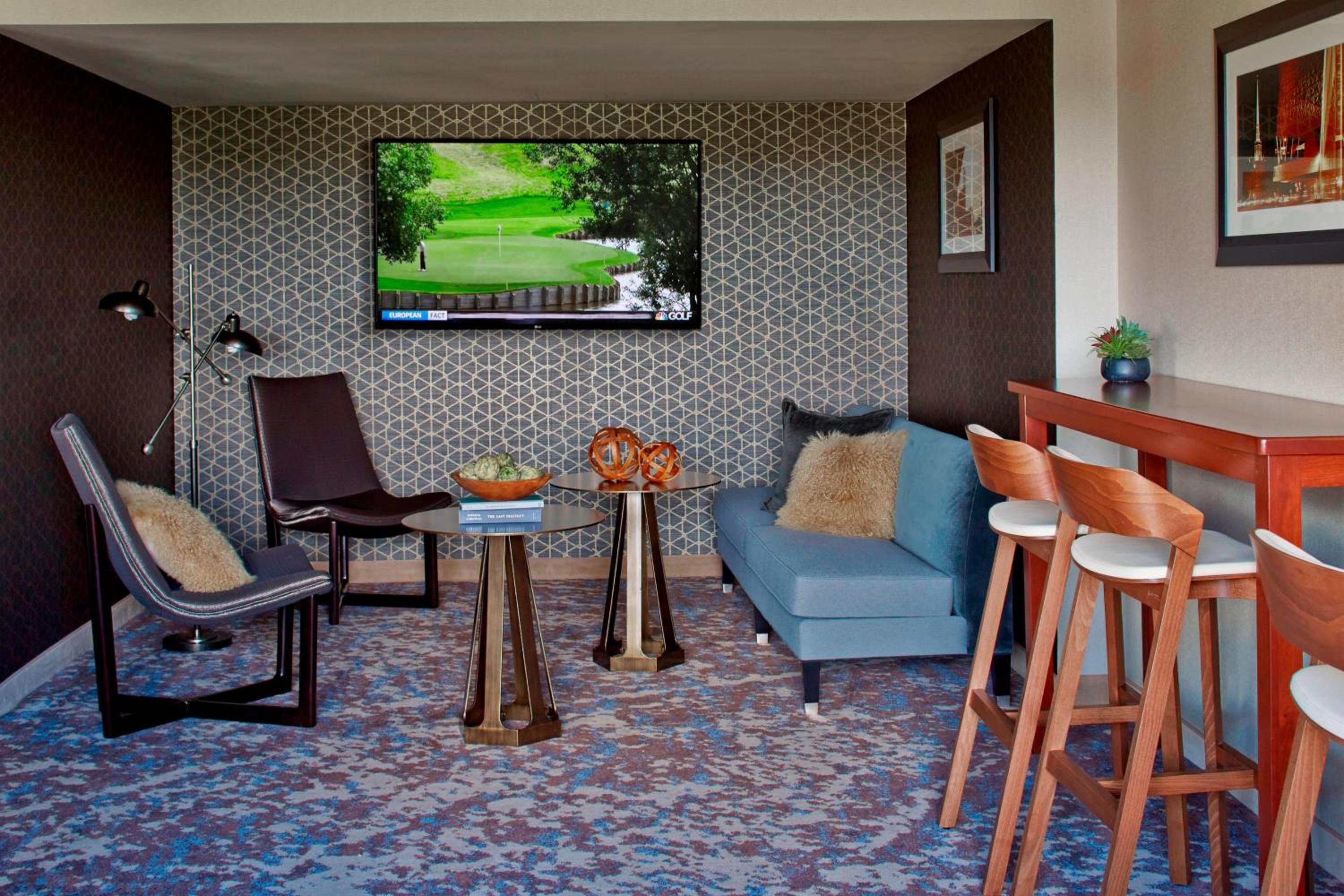 Concierge level, Guest room, 1 King - Photo 4