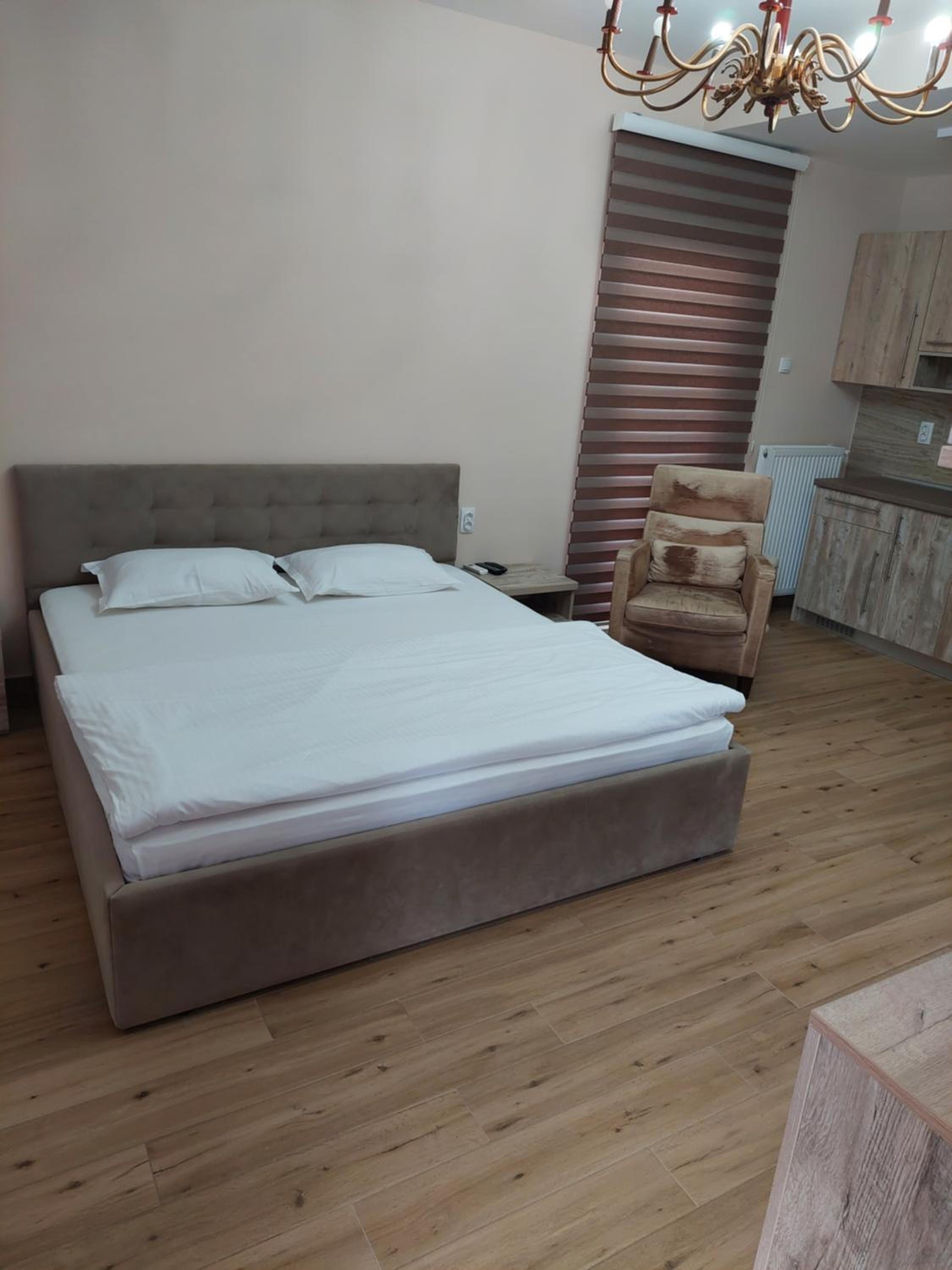 Double Room - Photo 5