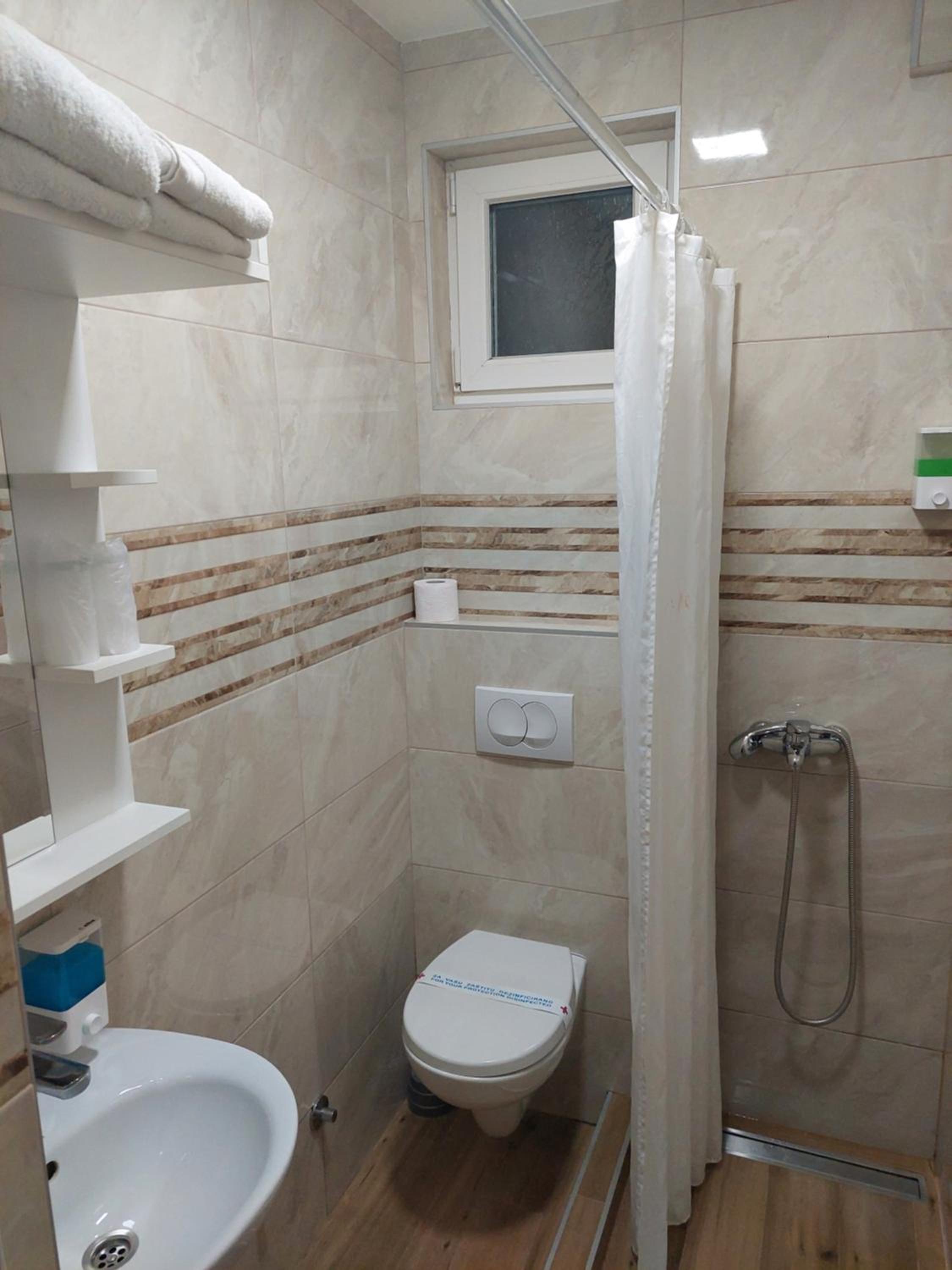 Double Room - Photo 2