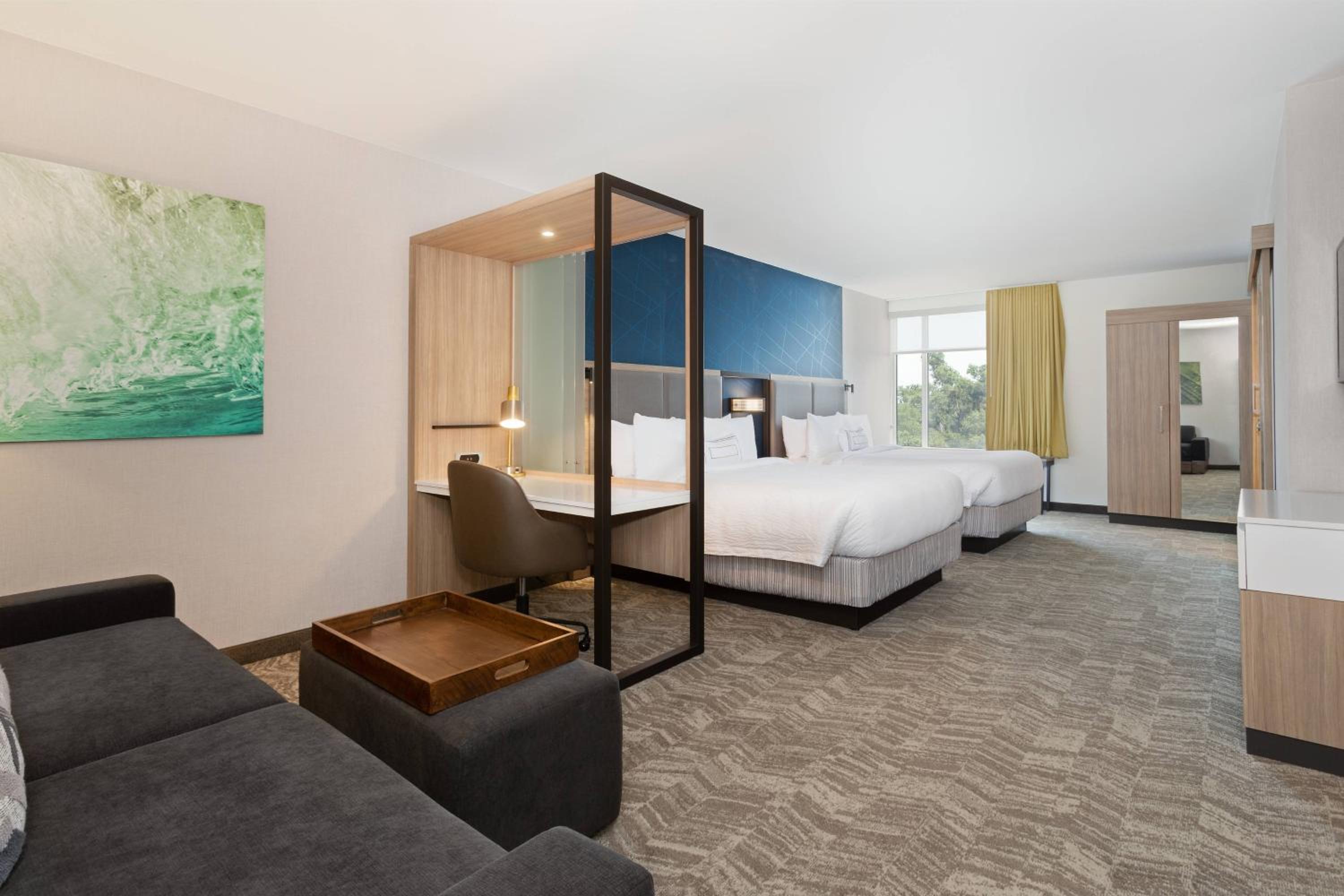 Large Queen Suite with Trundle Bed - Hearing Accessible