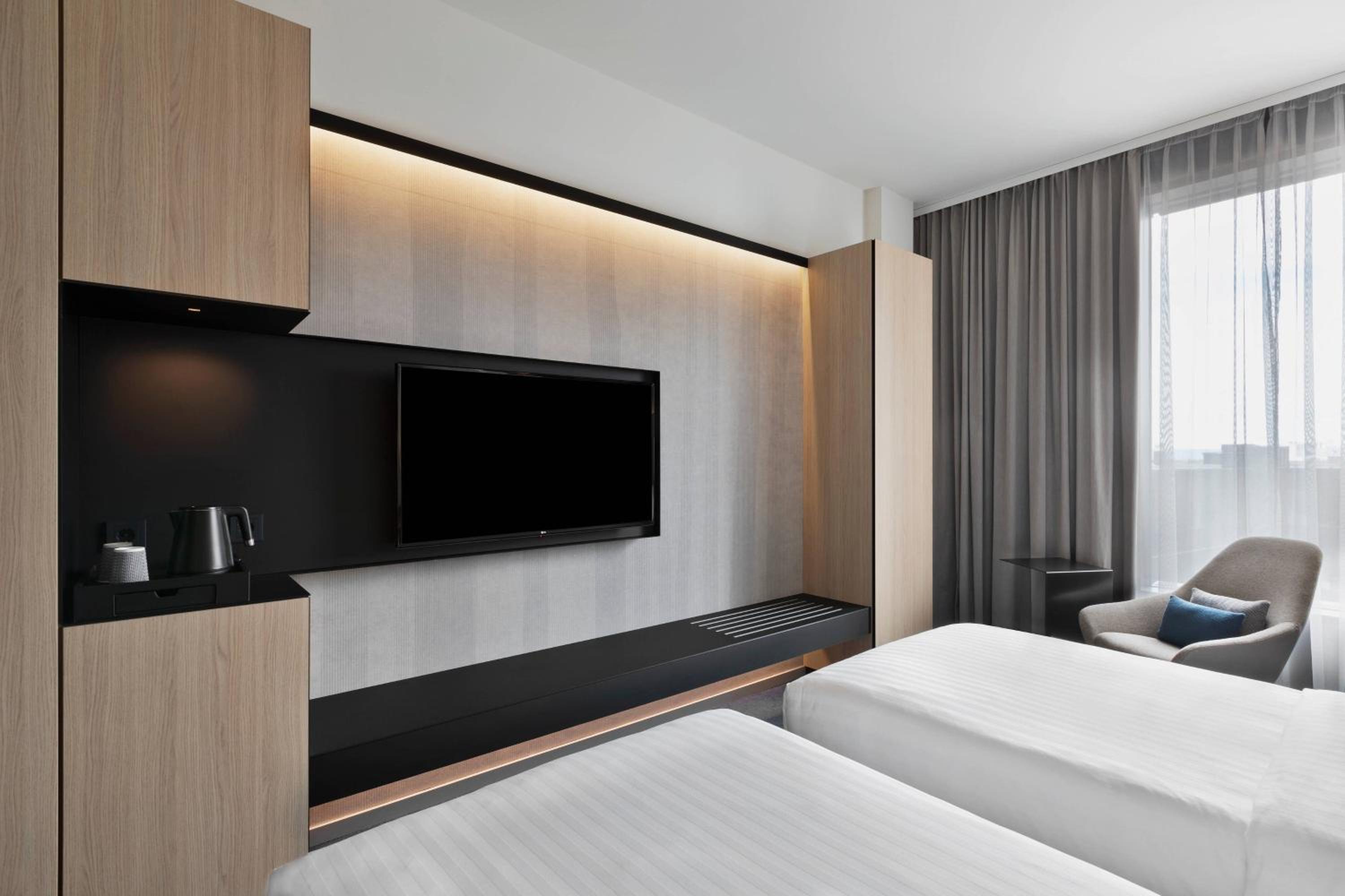 Twin Room - Photo 3