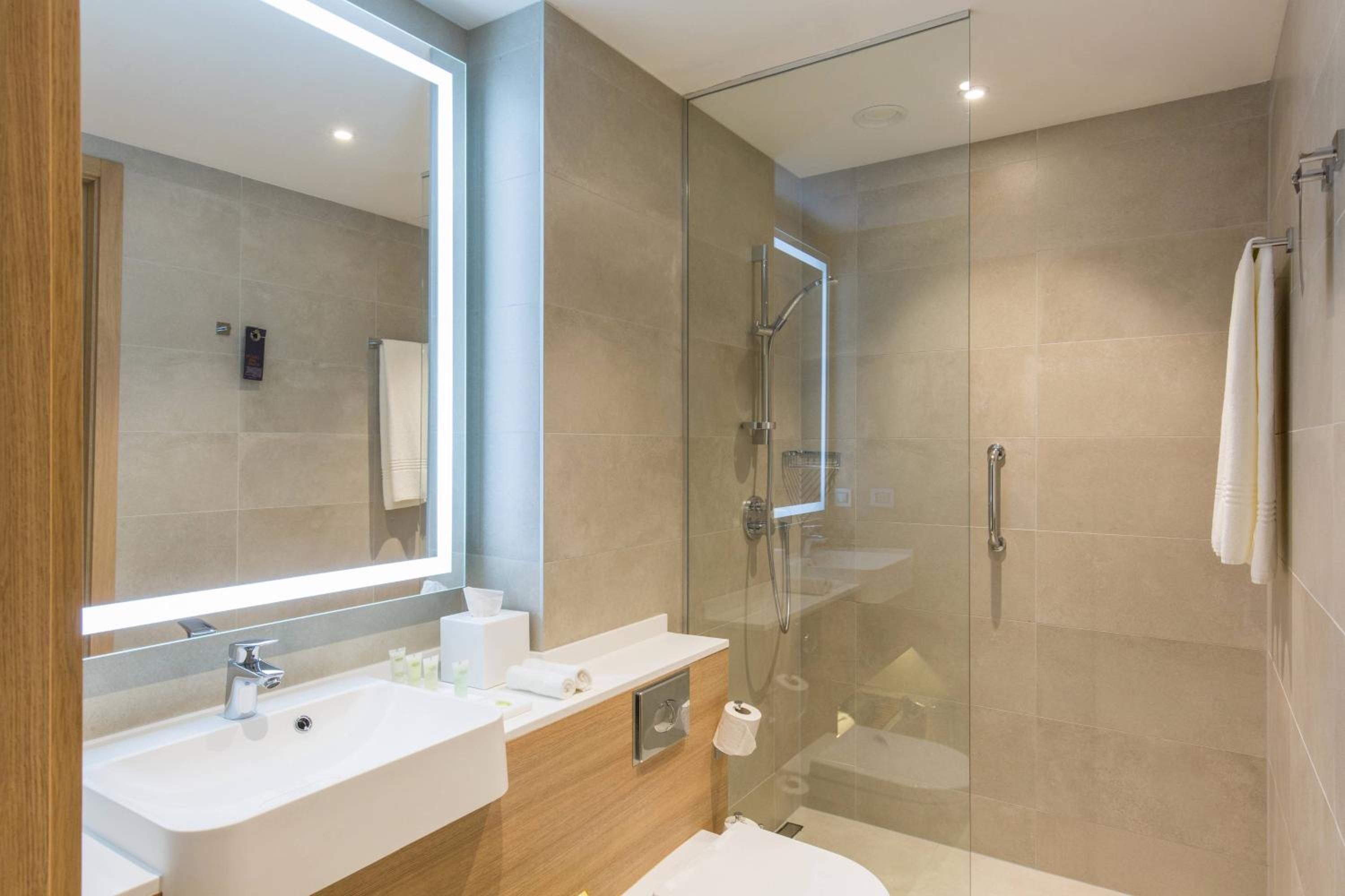 Deluxe, Guest room, 2 Twin/Single Bed(s), City view - Photo 4