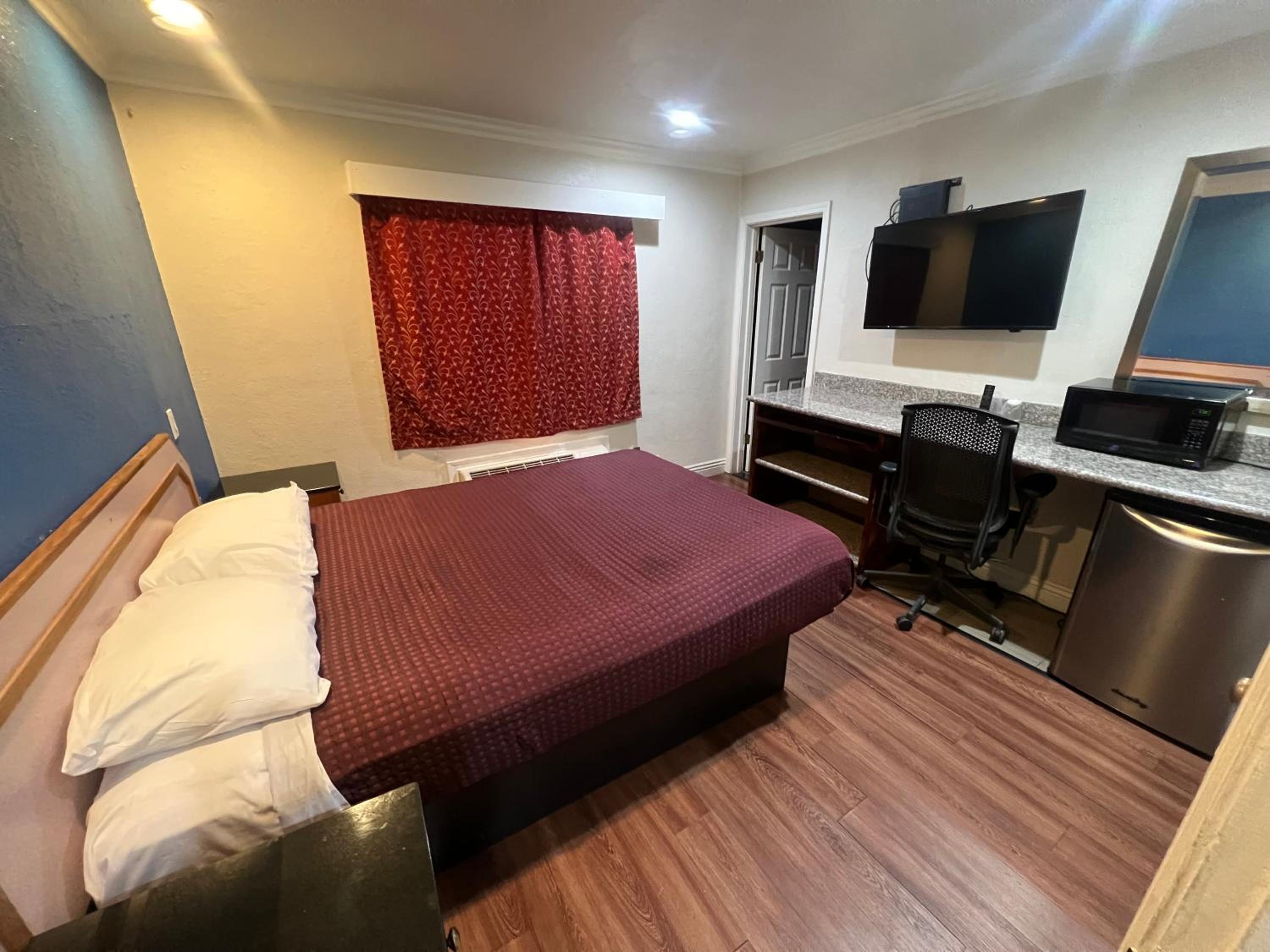 Queen Room photo 1