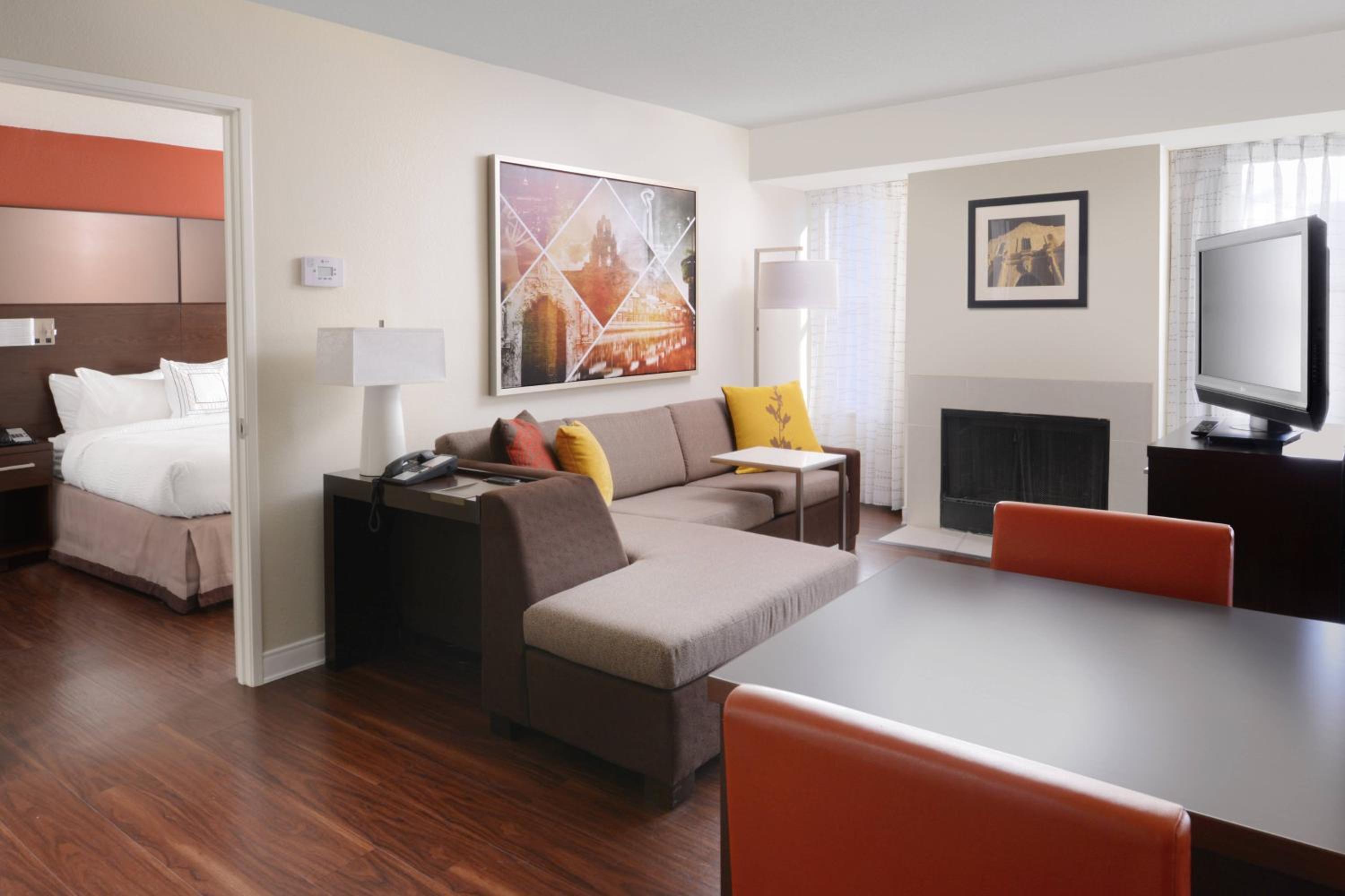 Two-Bedroom Queen Suite with Fireplace - Photo 1