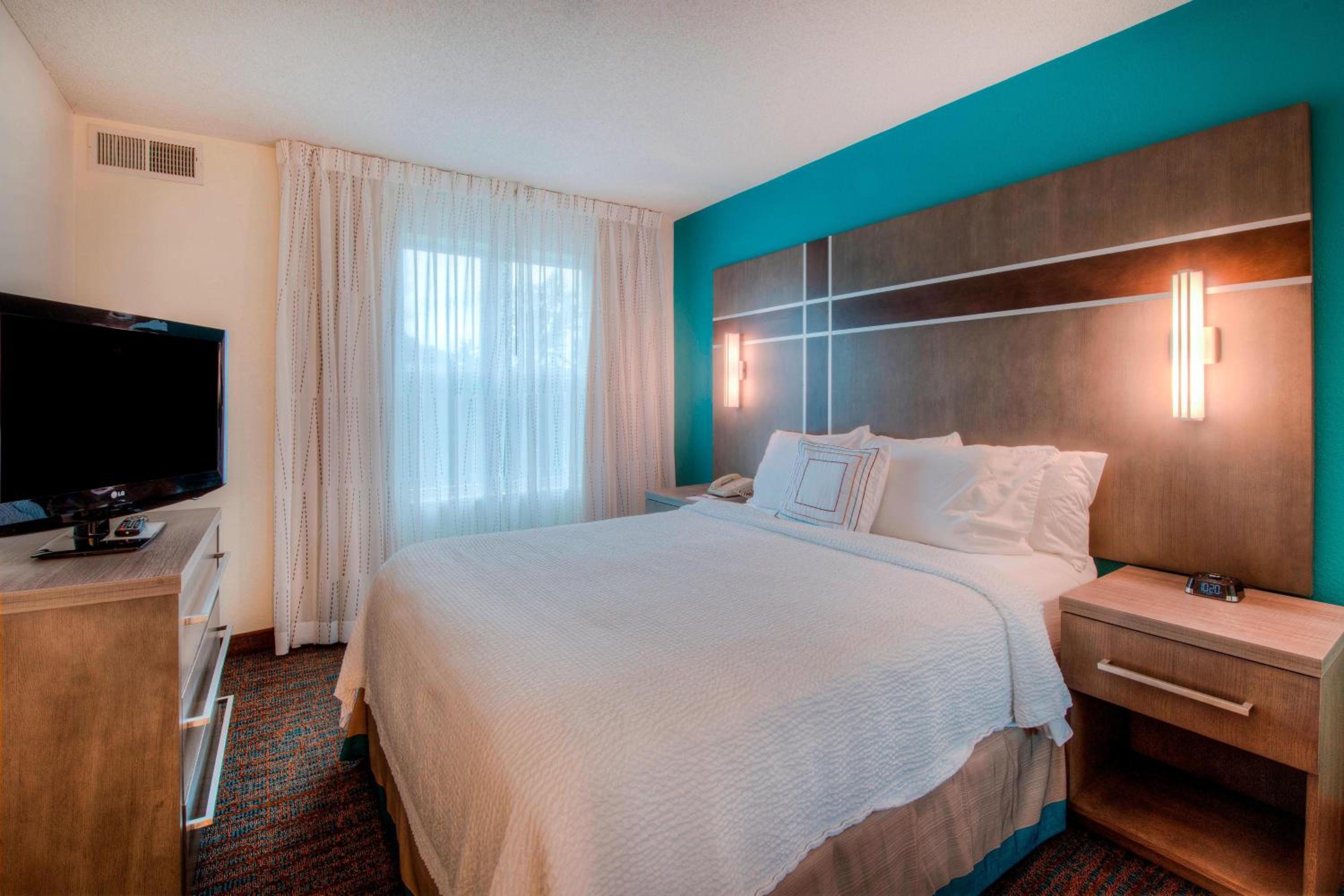 Two-Bedroom Suite - Photo 2