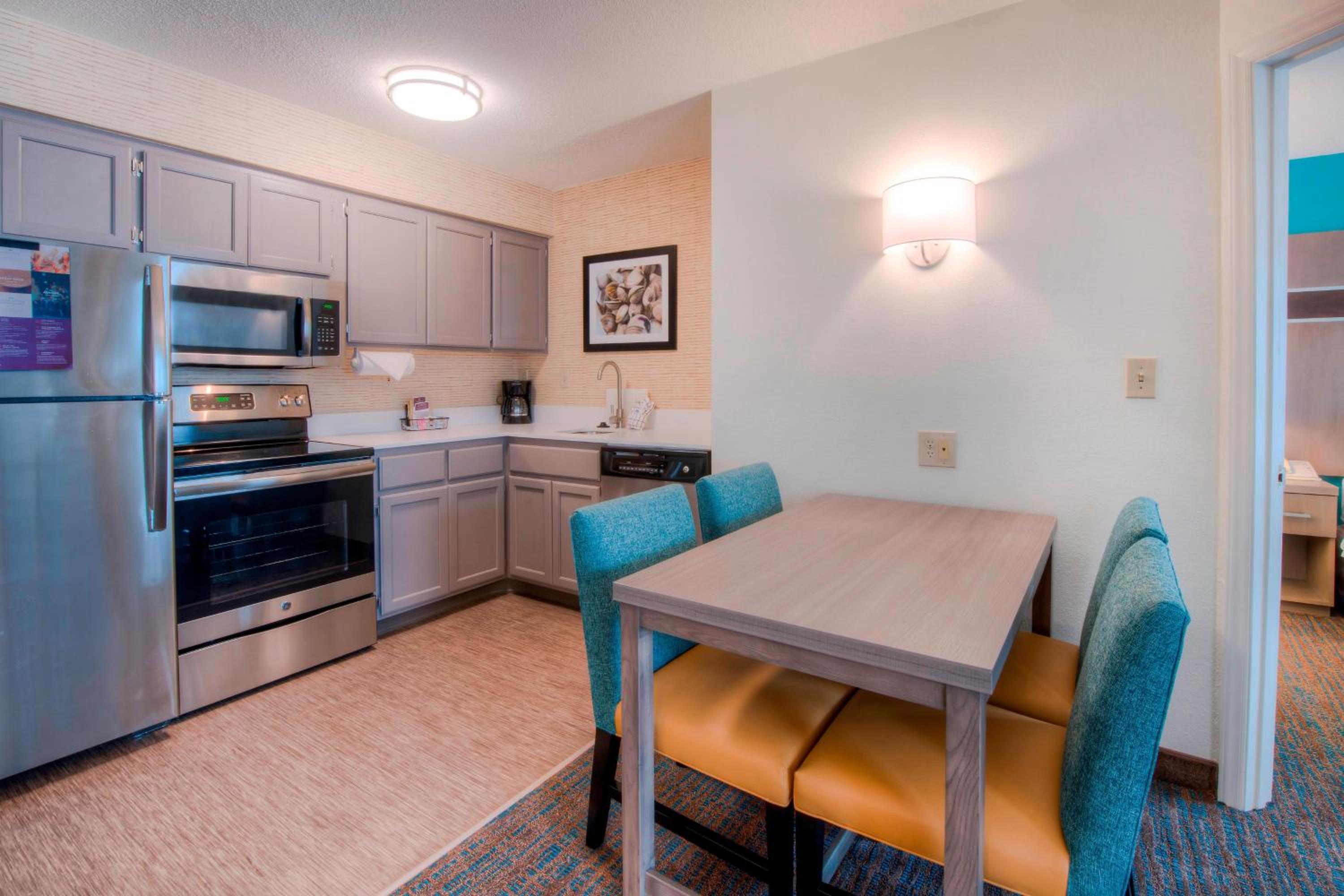 Two-Bedroom Suite - Photo 6