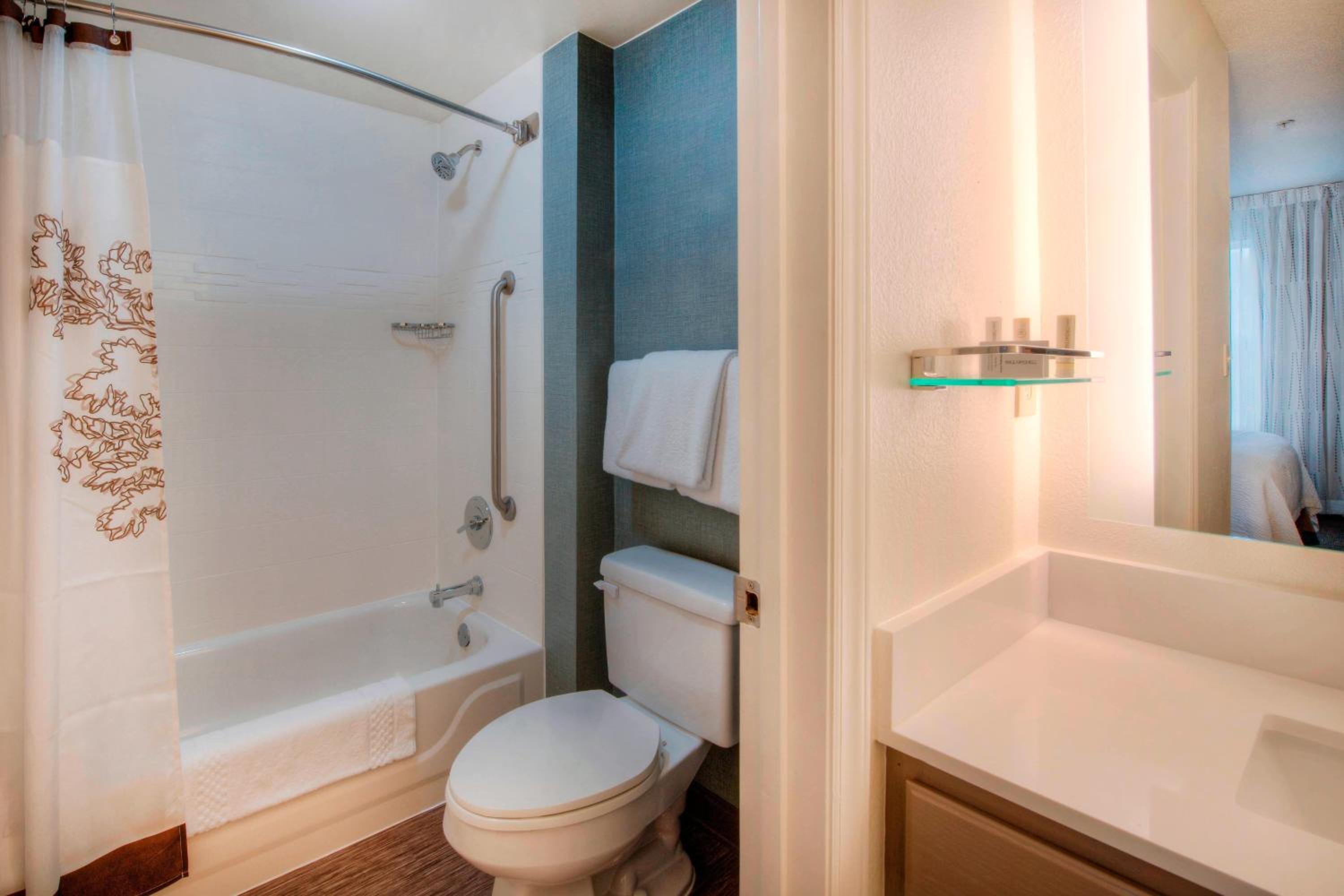 Two-Bedroom Suite - Photo 3