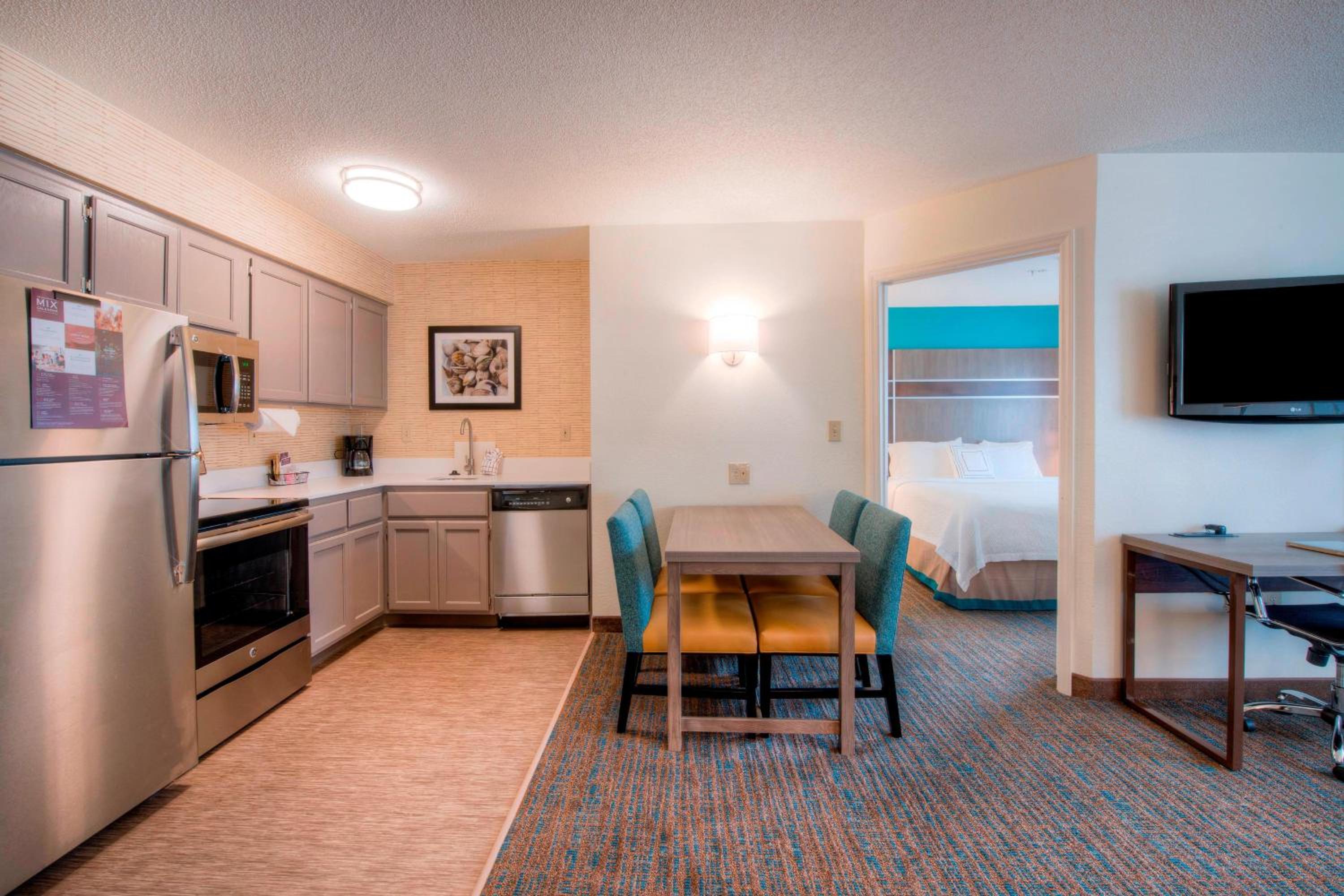 Two-Bedroom Suite - Photo 5