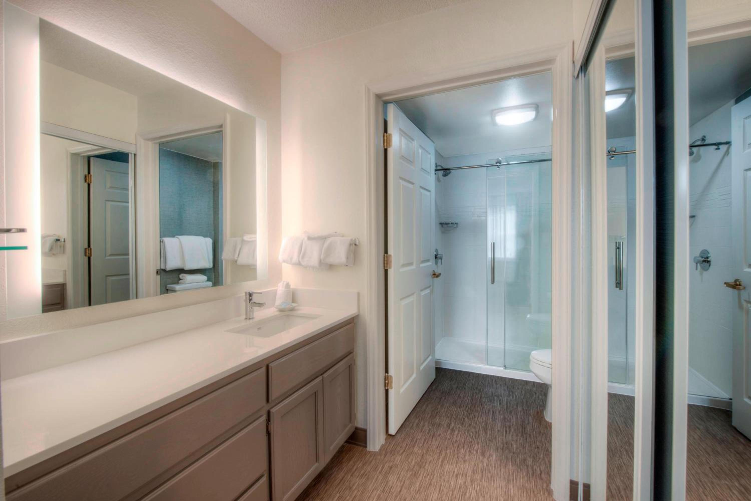 Two-Bedroom Suite - Photo 4