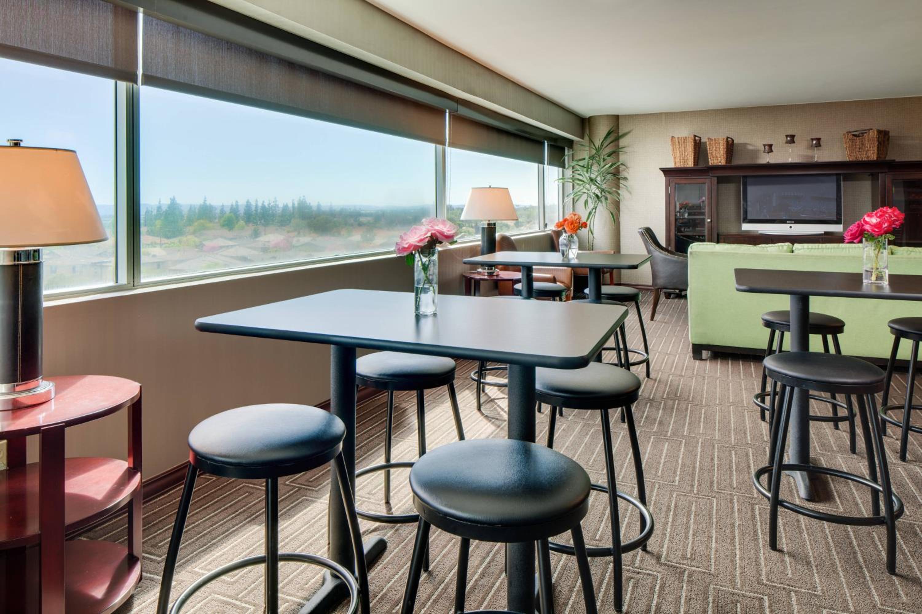 Club level, Suite, 1 King, High floor photo 2