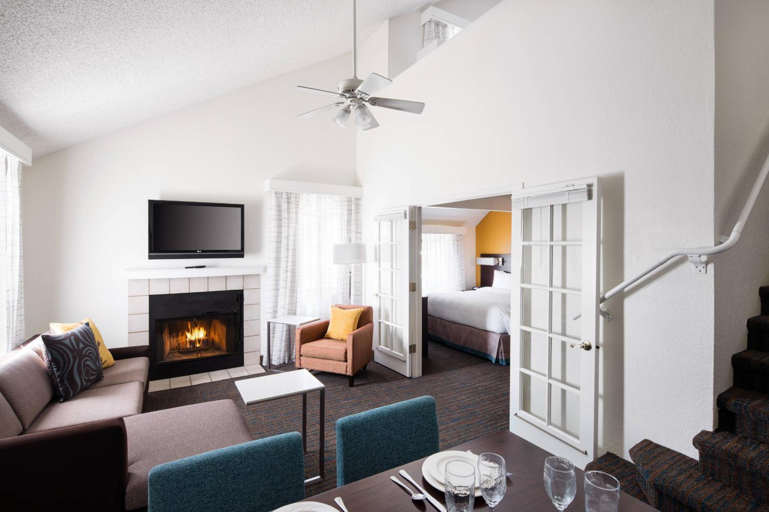 Two-Bedroom Penthouse Suite - Photo 3