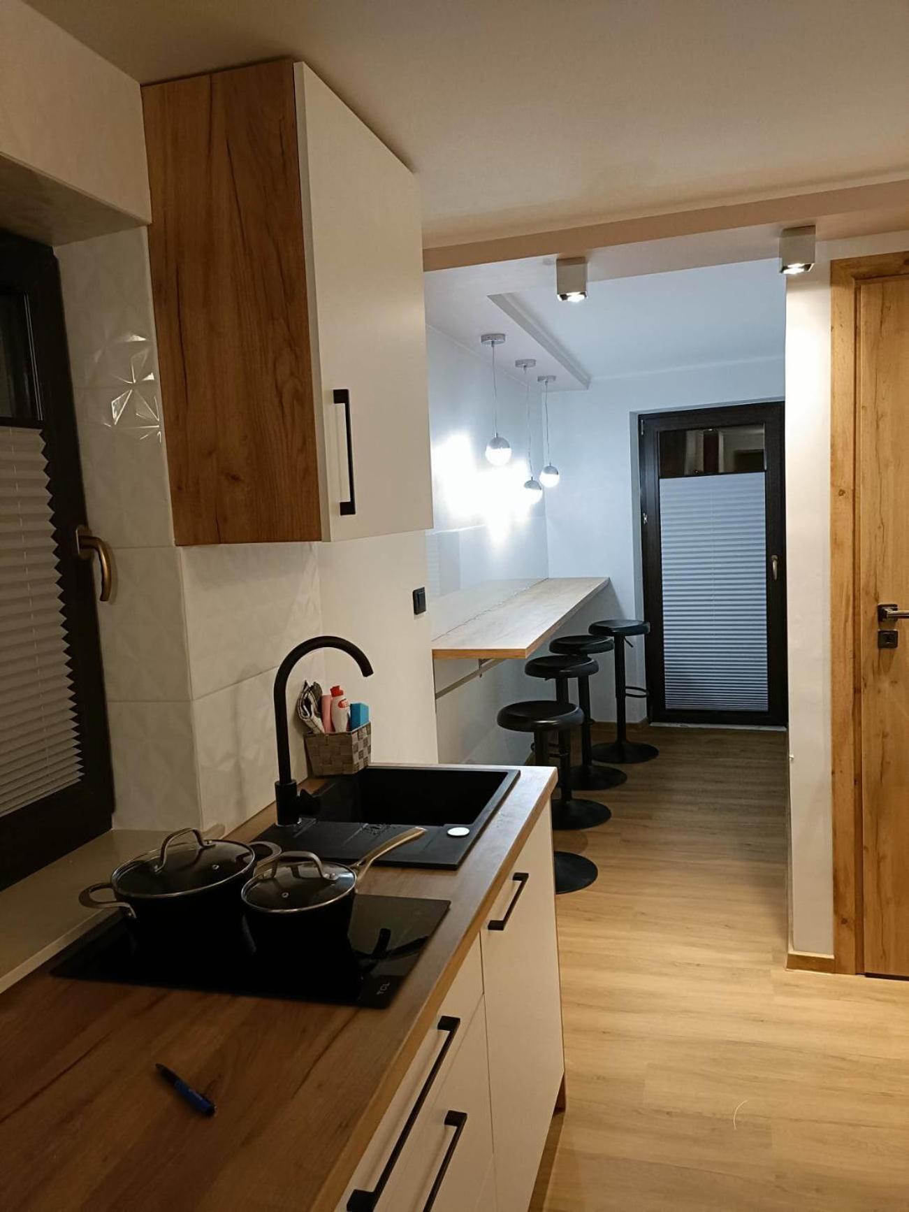 Apartment with Terrace - Photo 8