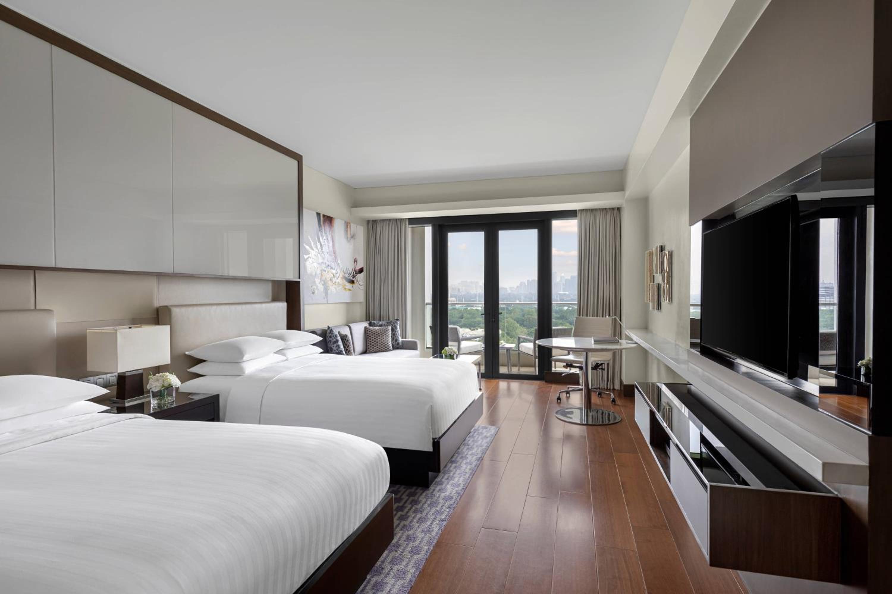 Premium Balcony, Executive lounge access, Guest room, 2 Double - Photo 1
