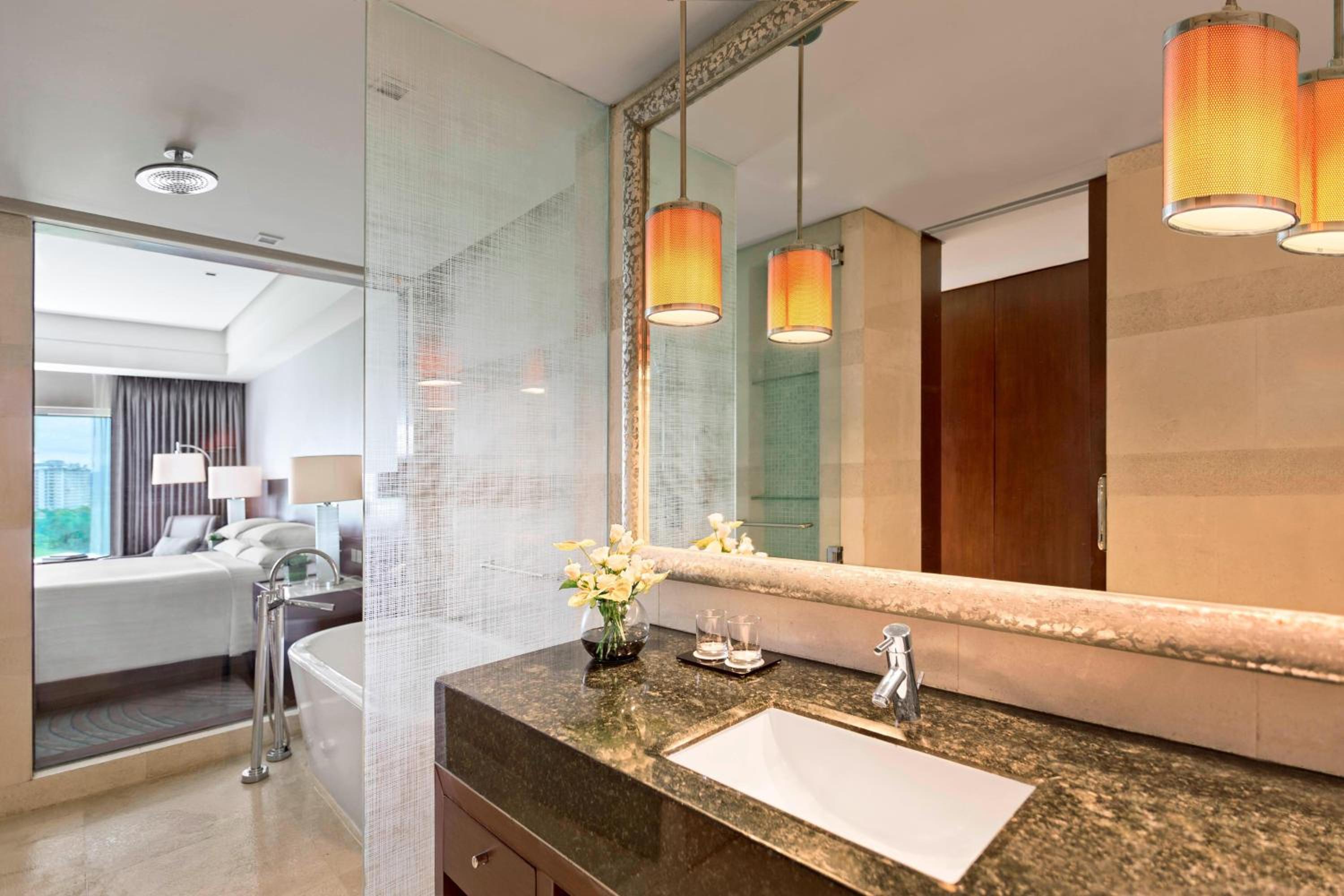 King or Double Room with Street View - Photo 2