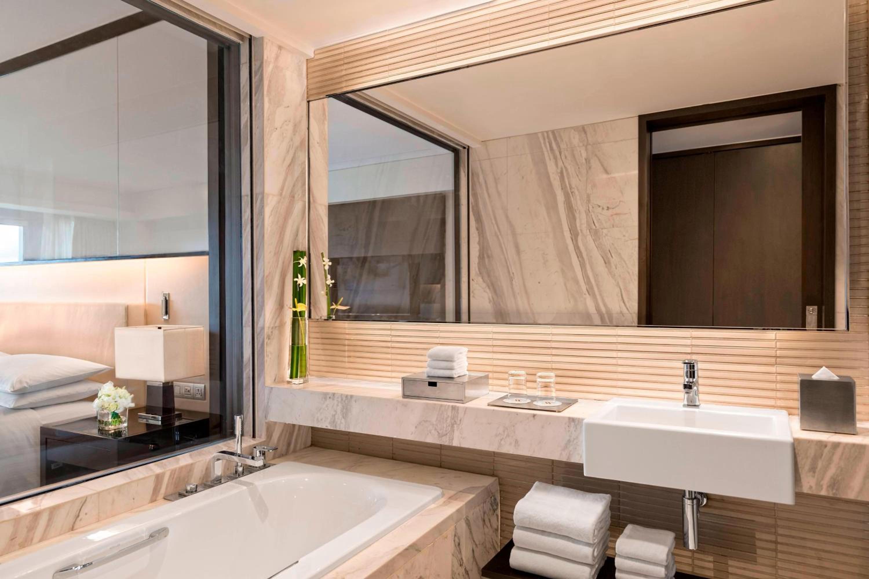 Premium Guest Room with king bed or two double beds - Photo 2