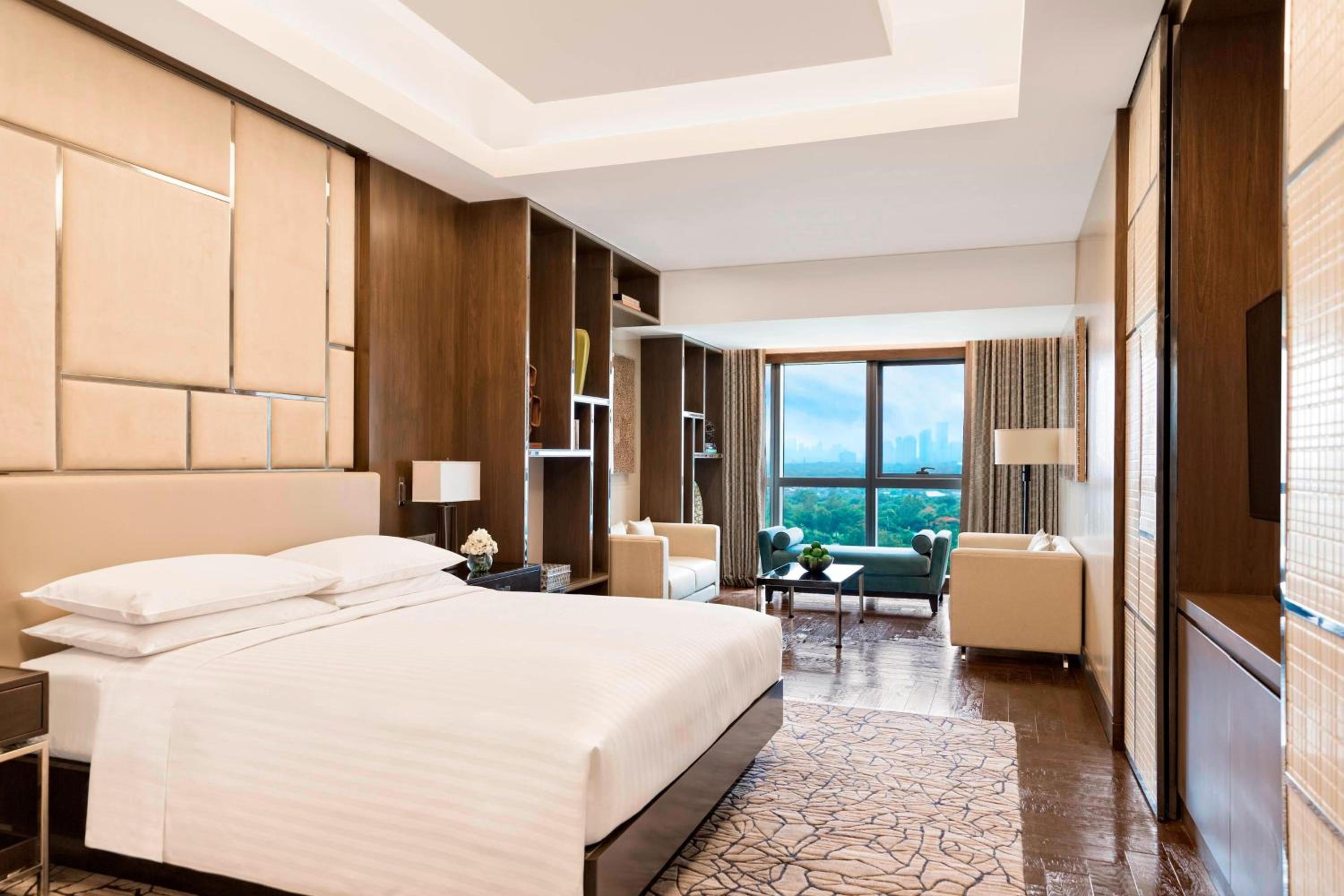 Chairman King Suite with Lounge Access