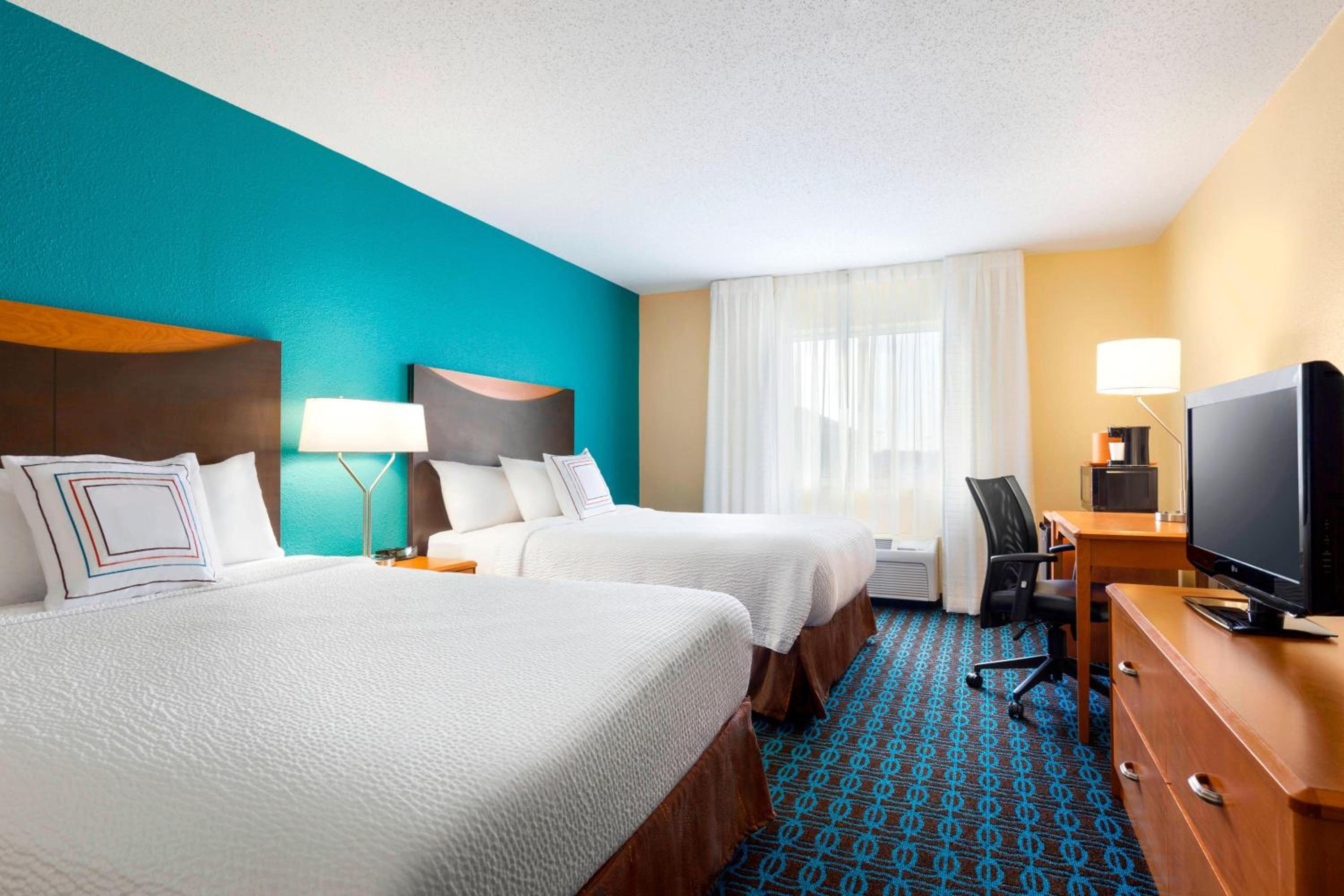 Queen Room with Two Queen Beds - Photo 1
