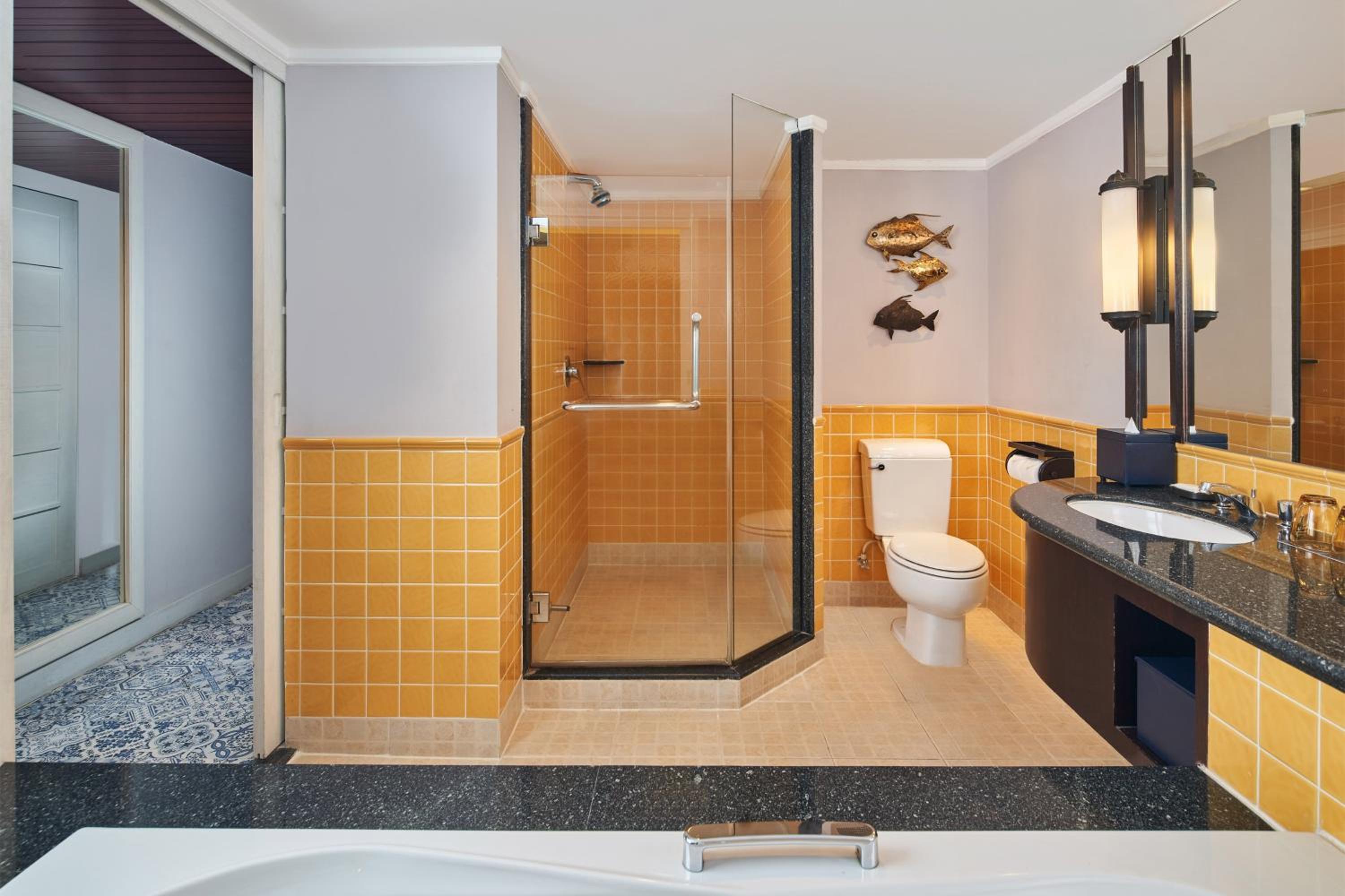 Superior, Guest room, 1 King - Photo 3