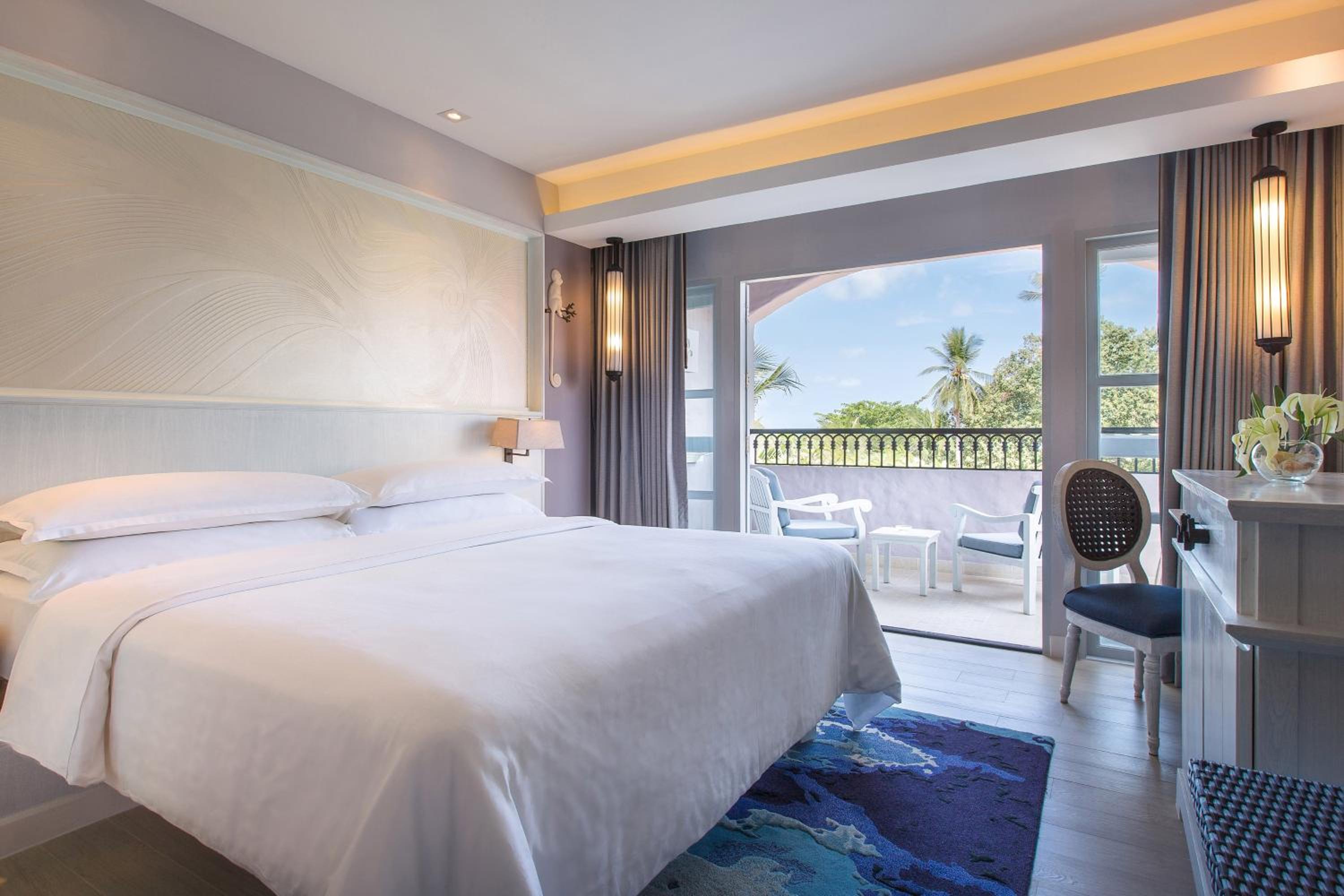 Superior, Guest room, 1 King - Photo 2