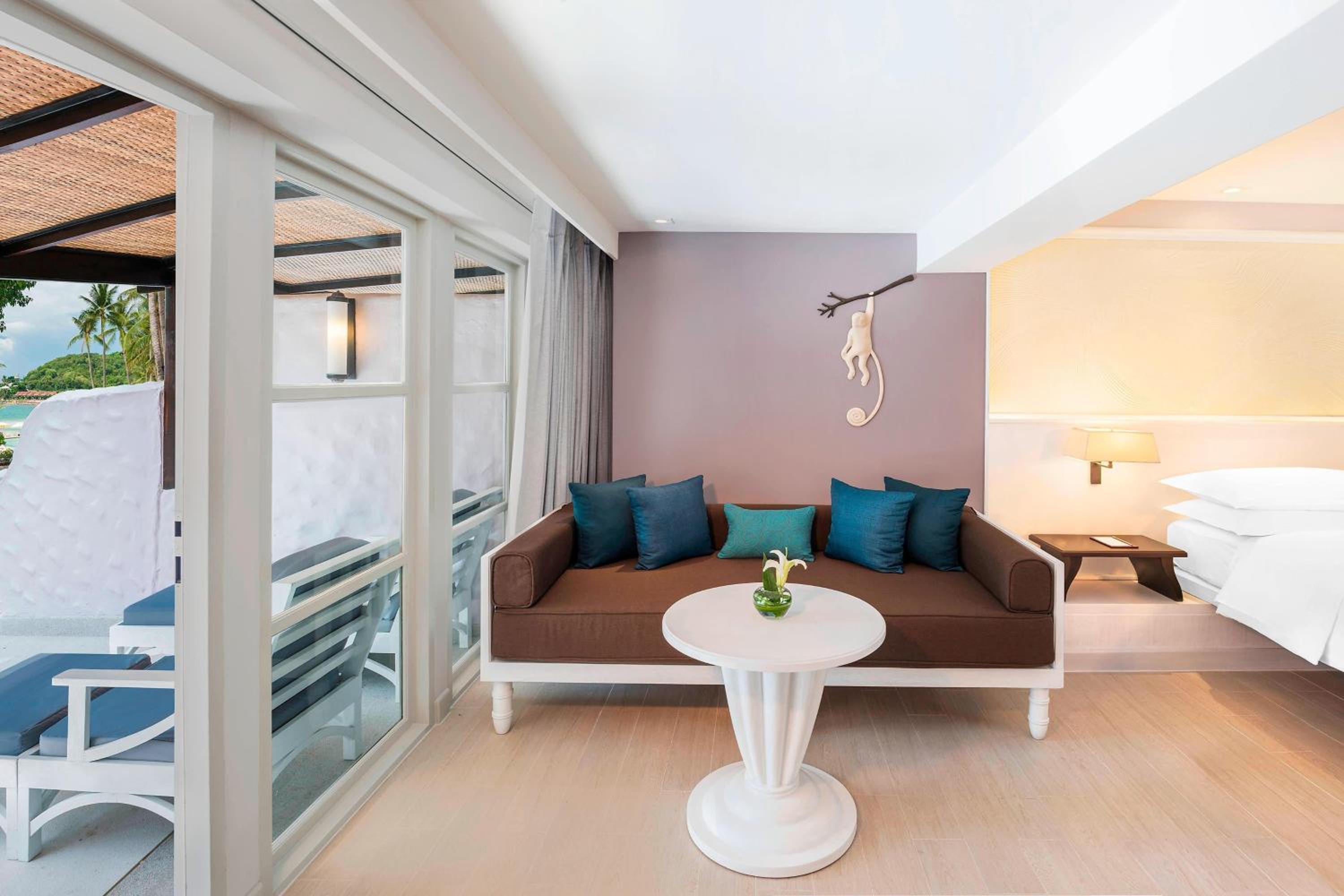 Deluxe Terrace, Larger Guest room, 1 King - Photo 4