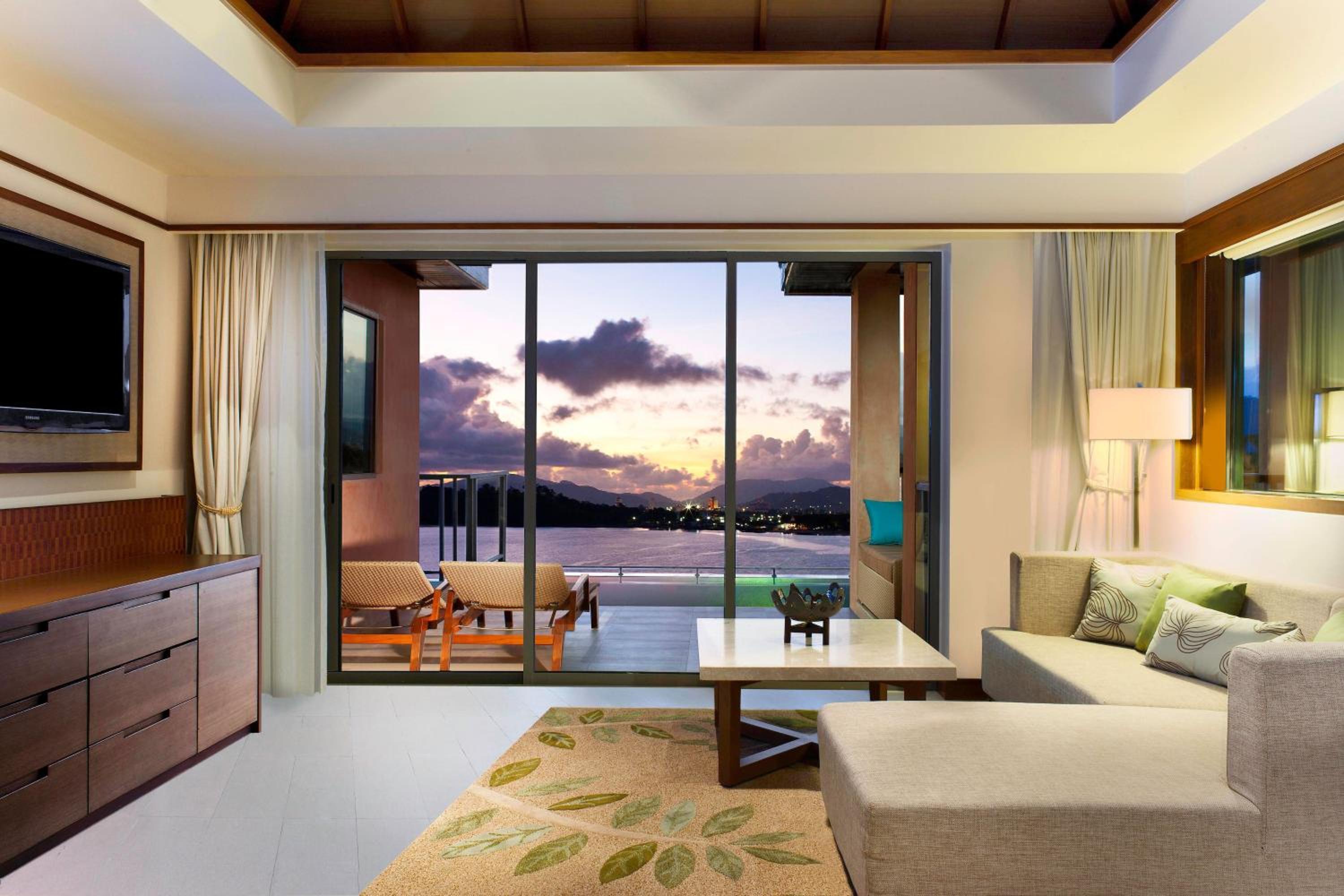 Oceanfront View, 1 Bedroom Larger Villa, 1 King