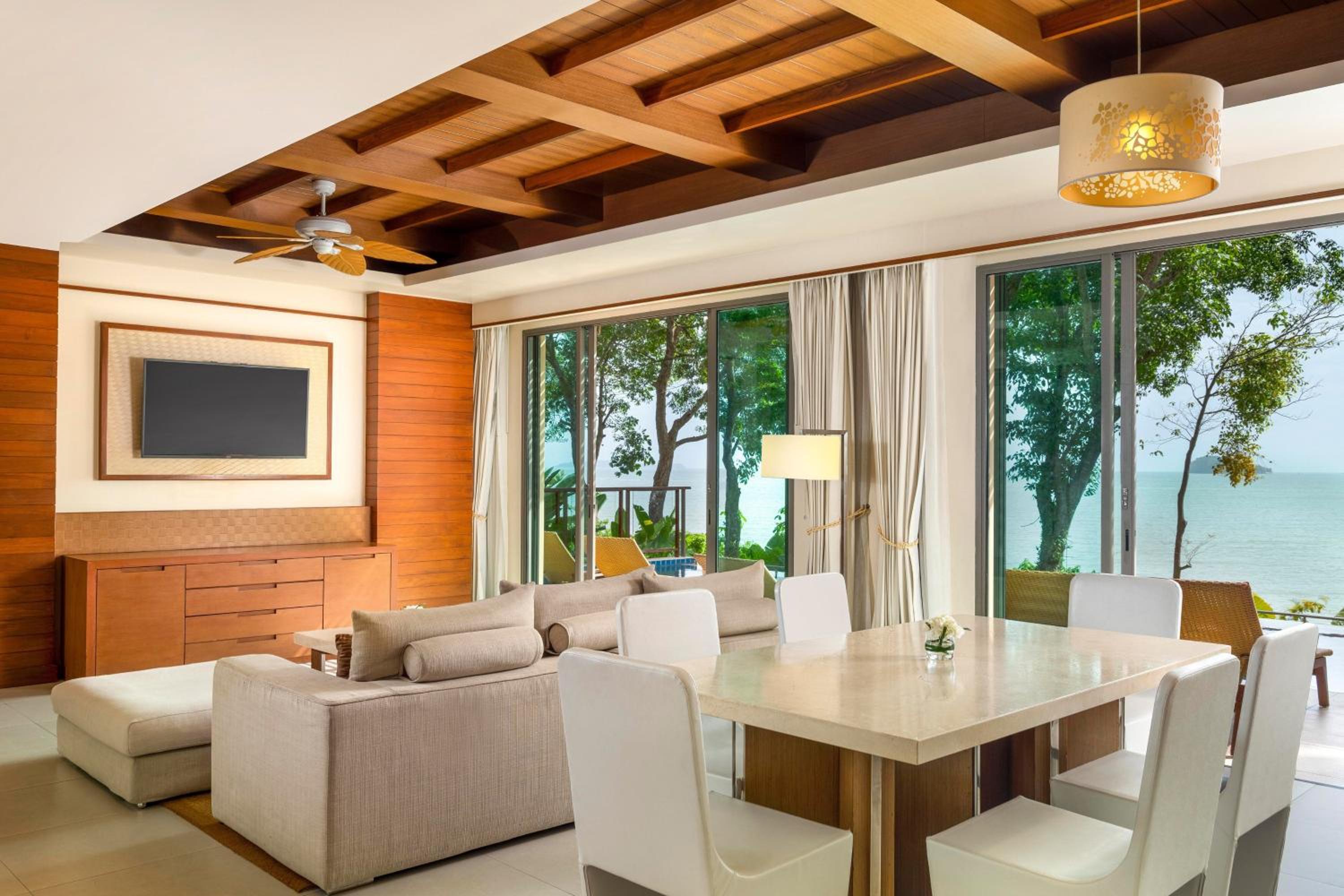 Oceanfront View, 3 Bedroom Villa