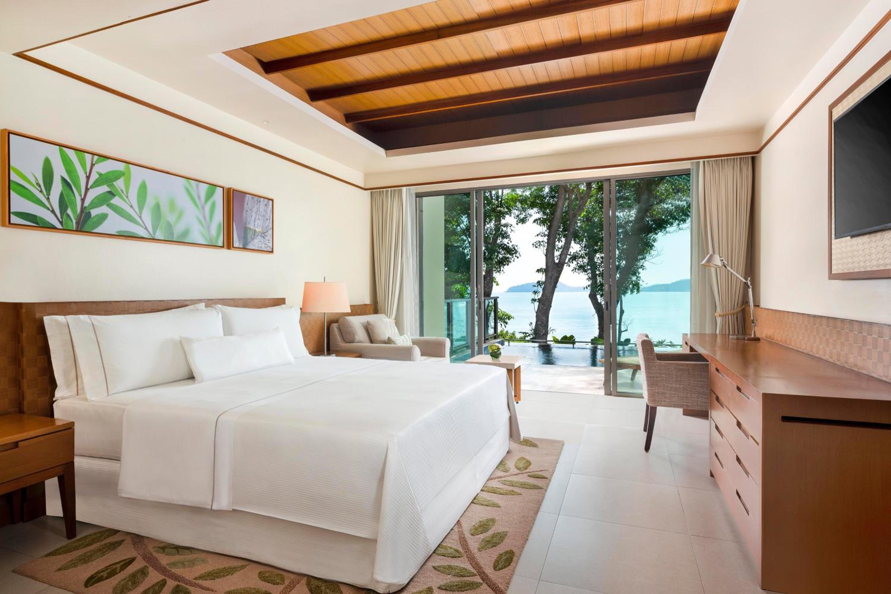 Oceanfront View, 3 Bedroom Villa photo 3