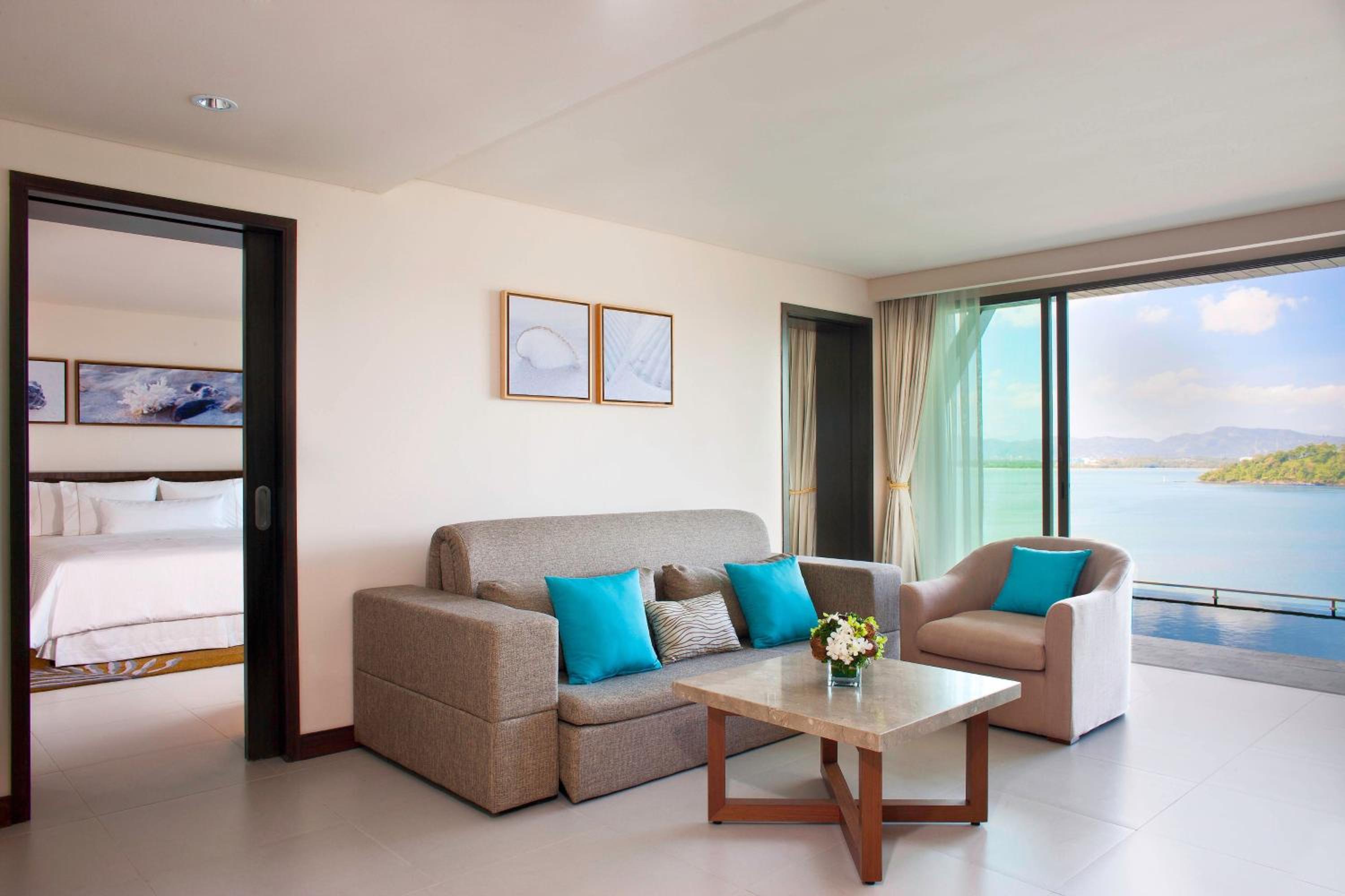Oceanfront View, 1 Bedroom Suite, 1 King, Pool Acess