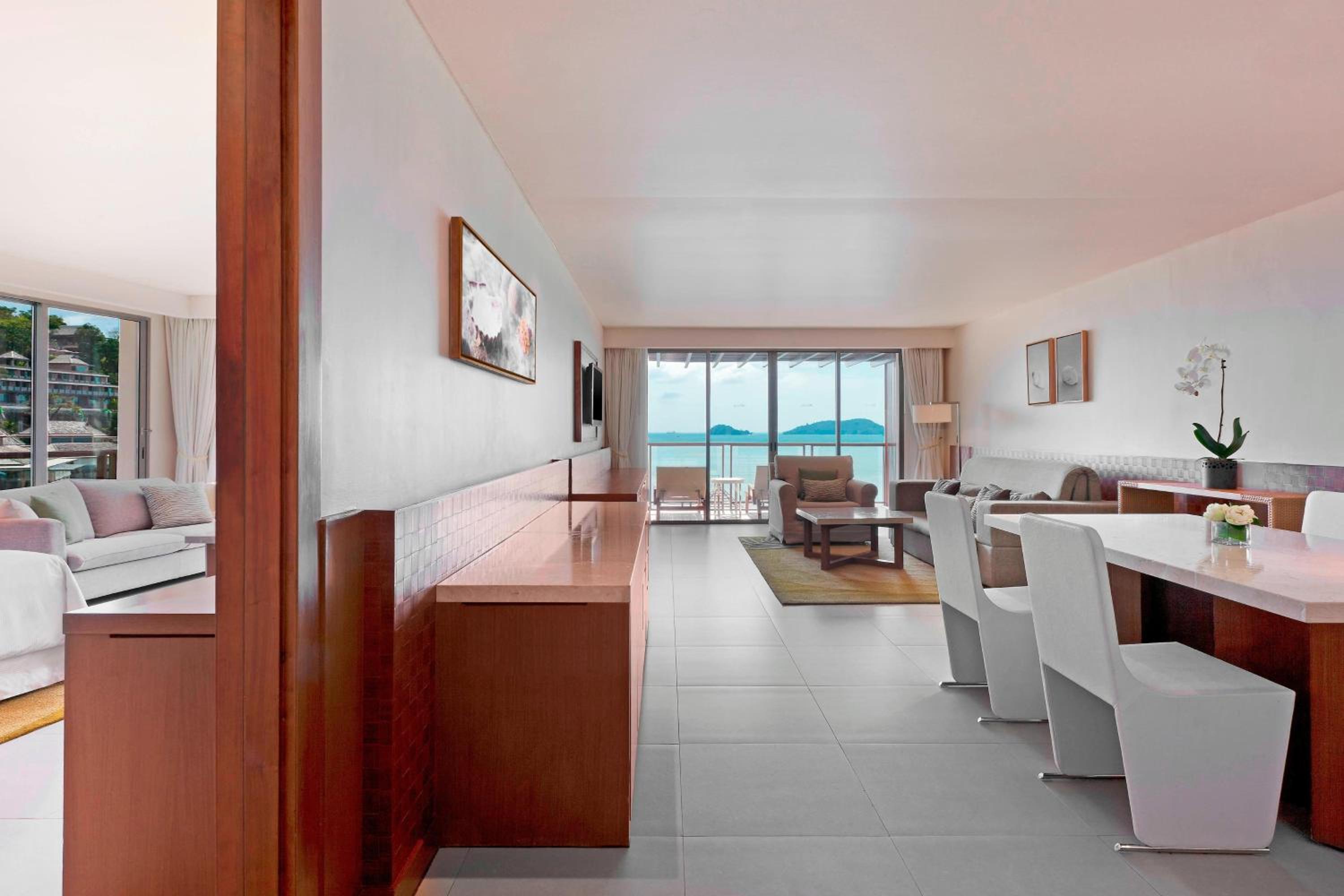 Premium, Oceanfront View, 1 Bedroom Suite, 1 King, Sofa Bed
