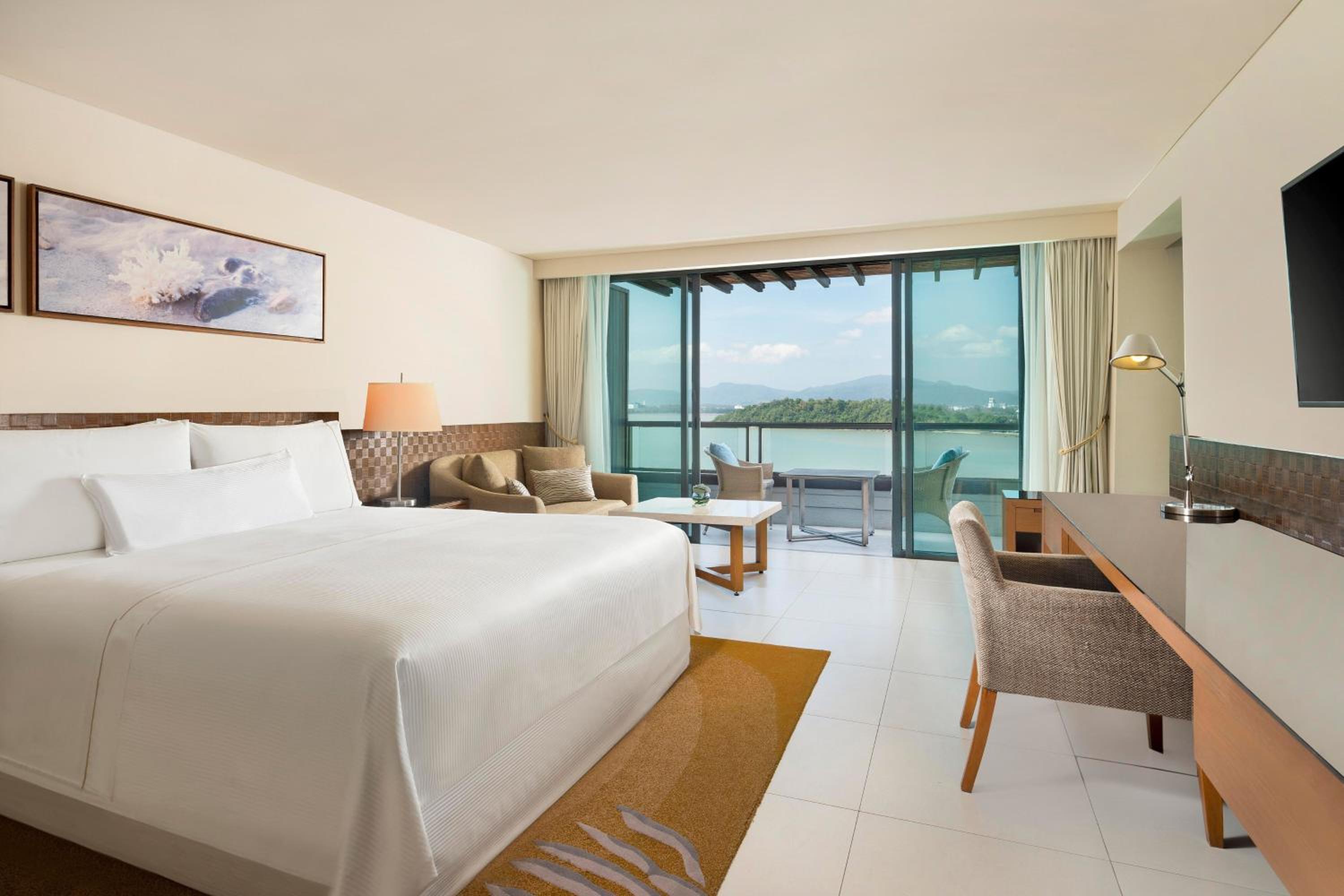 One-Bedroom Duplex King Suite with Sofa Bed - Oceanfront View