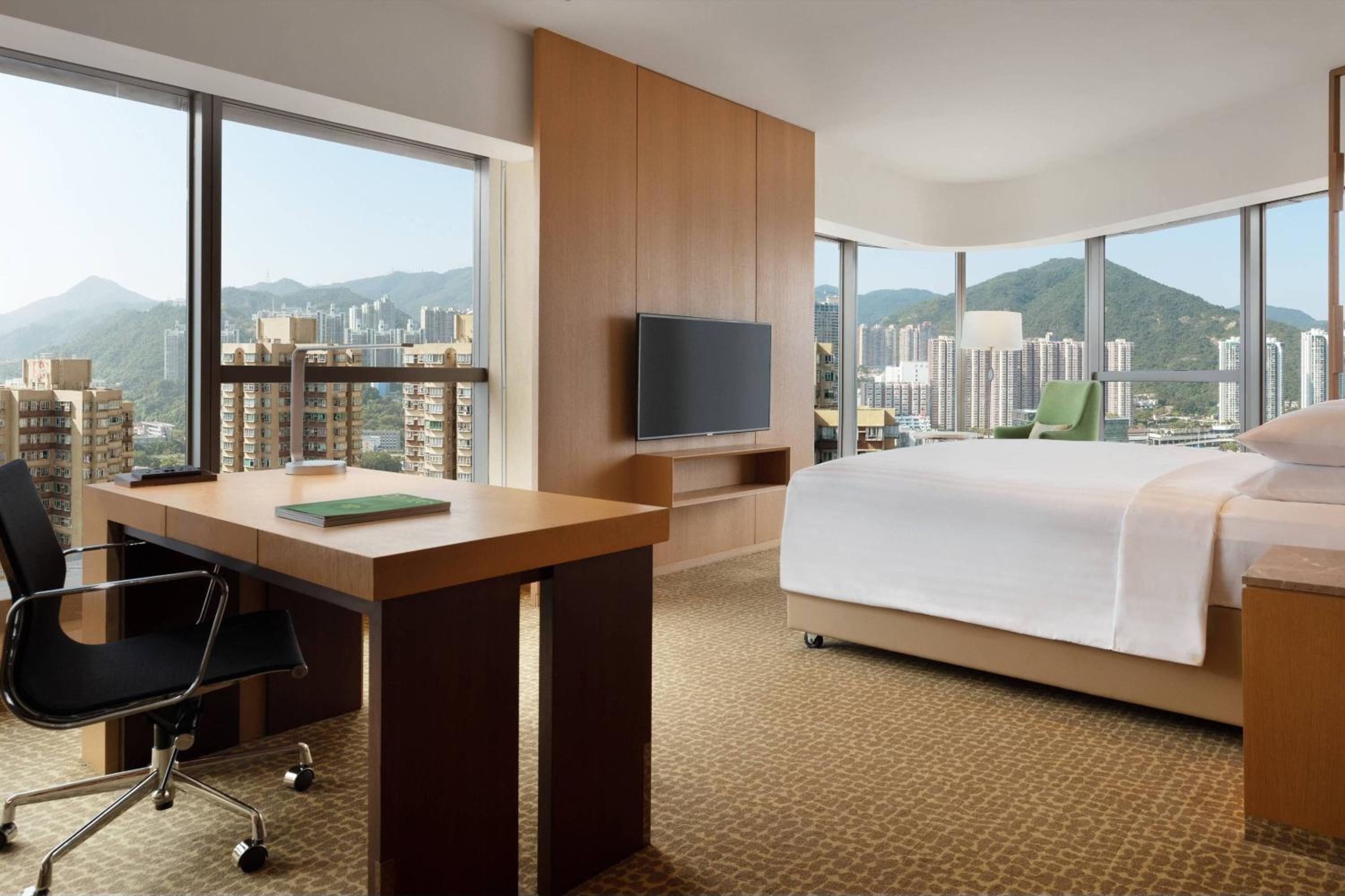 Corner King Studio Suite with River View