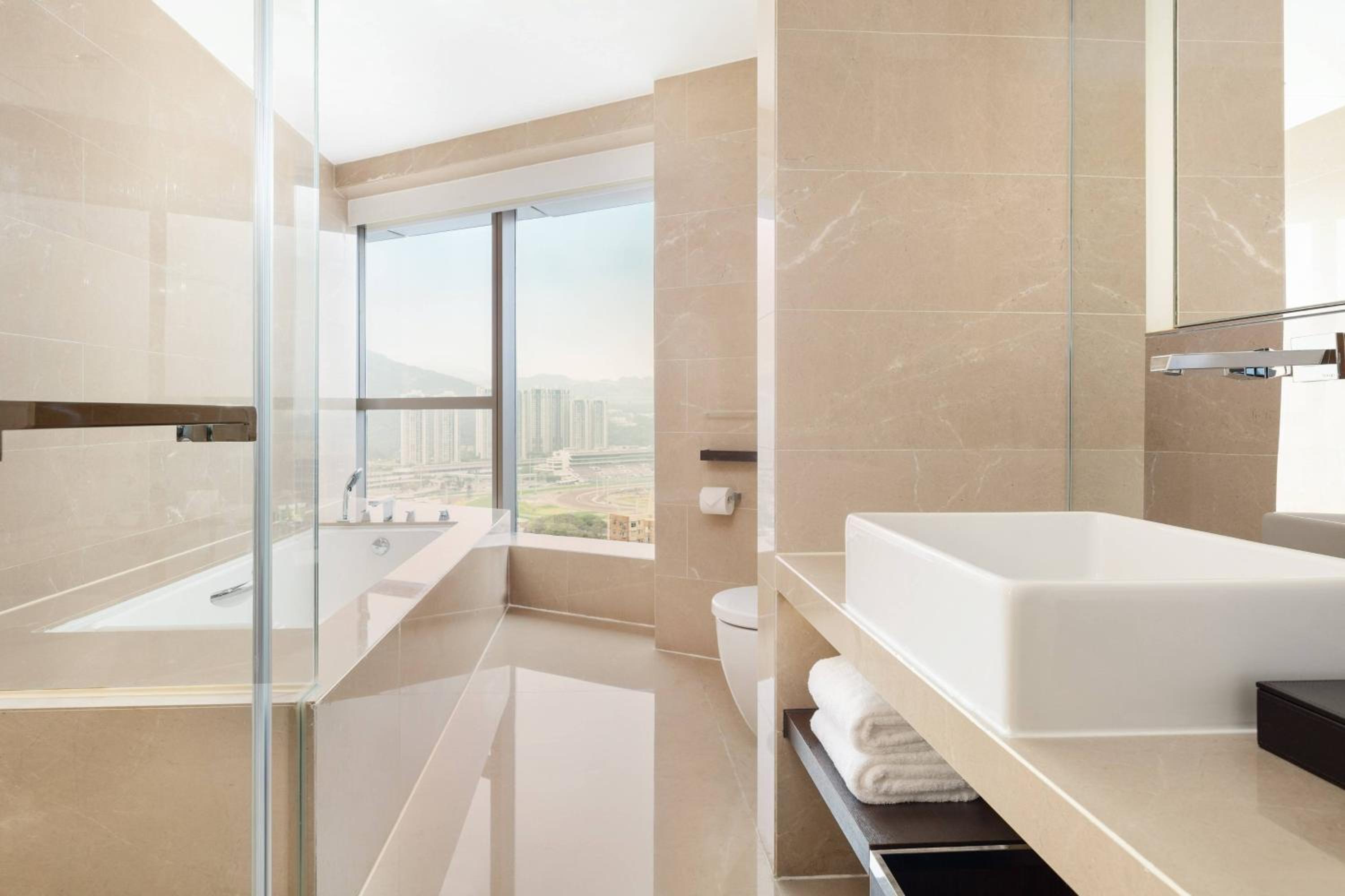 Corner King Studio Suite with River View photo 2